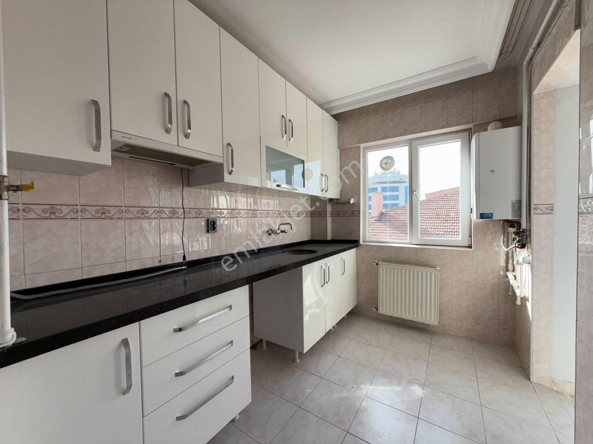 Ufuk Kılıç Emlak'tan Hicret Cami Yakını Katta Güney 3+1 Yapılı Daire - Görsel 7