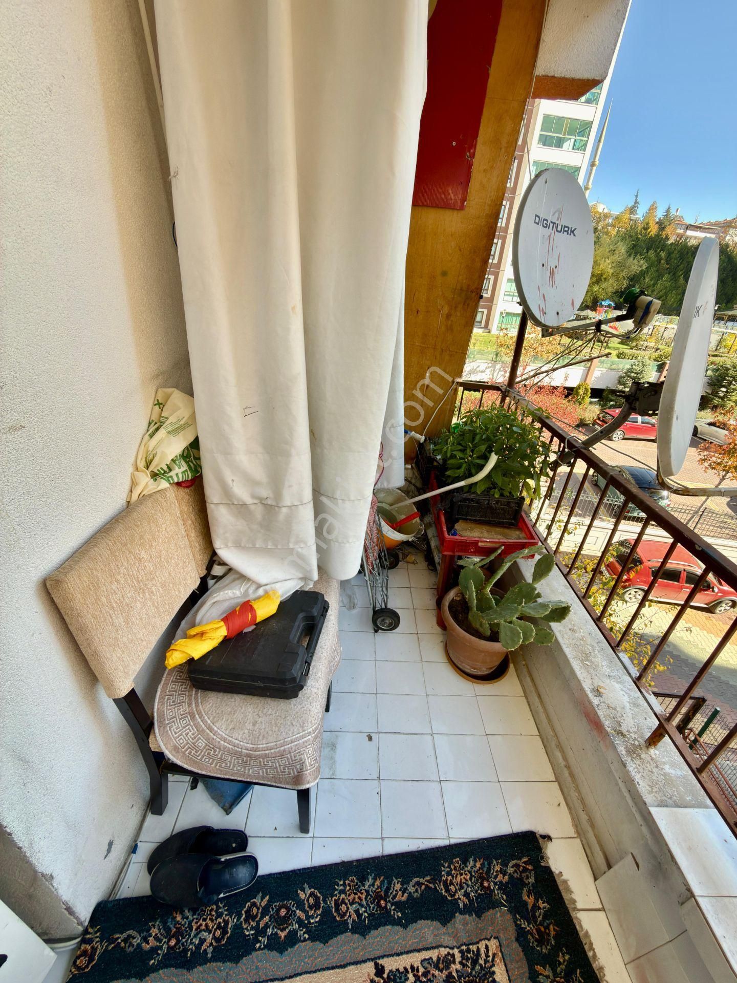 Ufuk Kılıç Emlak'tan Merkezi Konumda Ara Katda Kredi Limitsiz 4+1 - Görsel 19