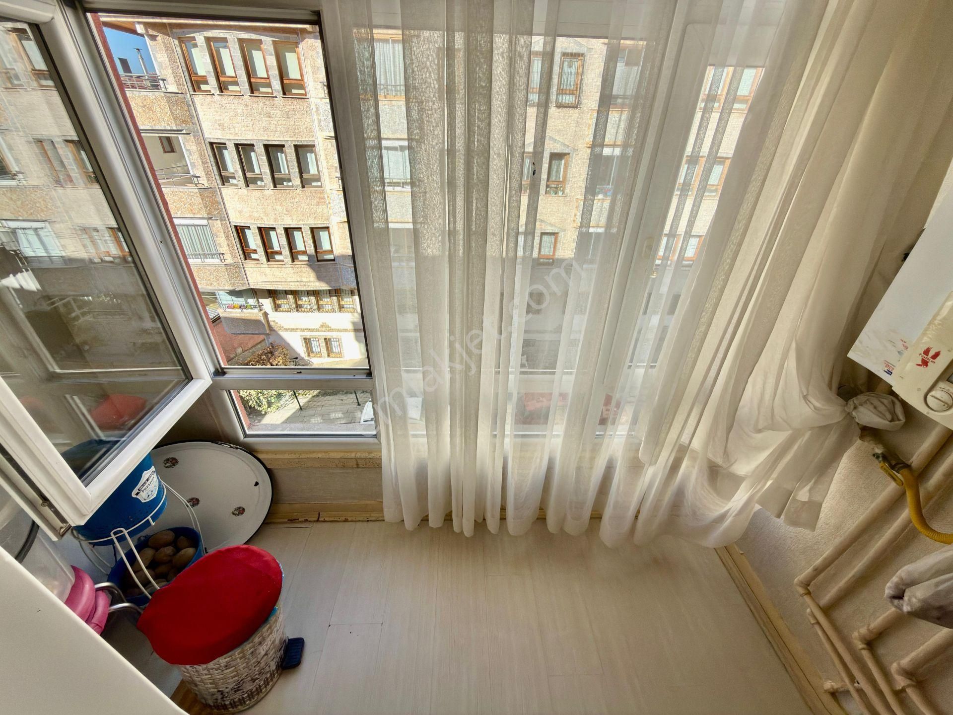 Ufuk Kılıç Emlak'tan Merkezi Konumda Ara Katda Kredi Limitsiz 4+1 - Görsel 6