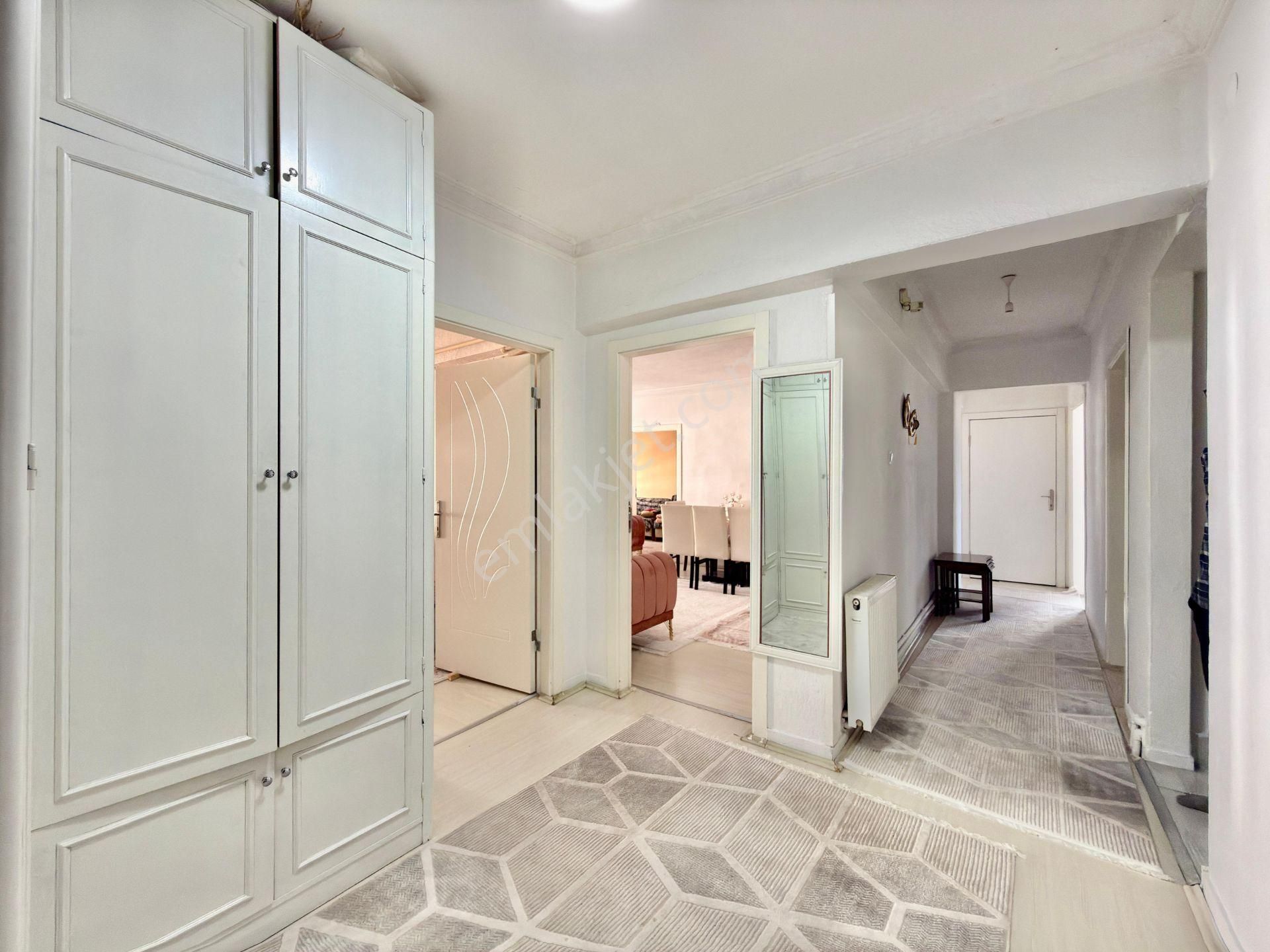 Ufuk Kılıç Emlak'tan Merkezi Konumda Ara Katda Kredi Limitsiz 4+1 - Görsel 29