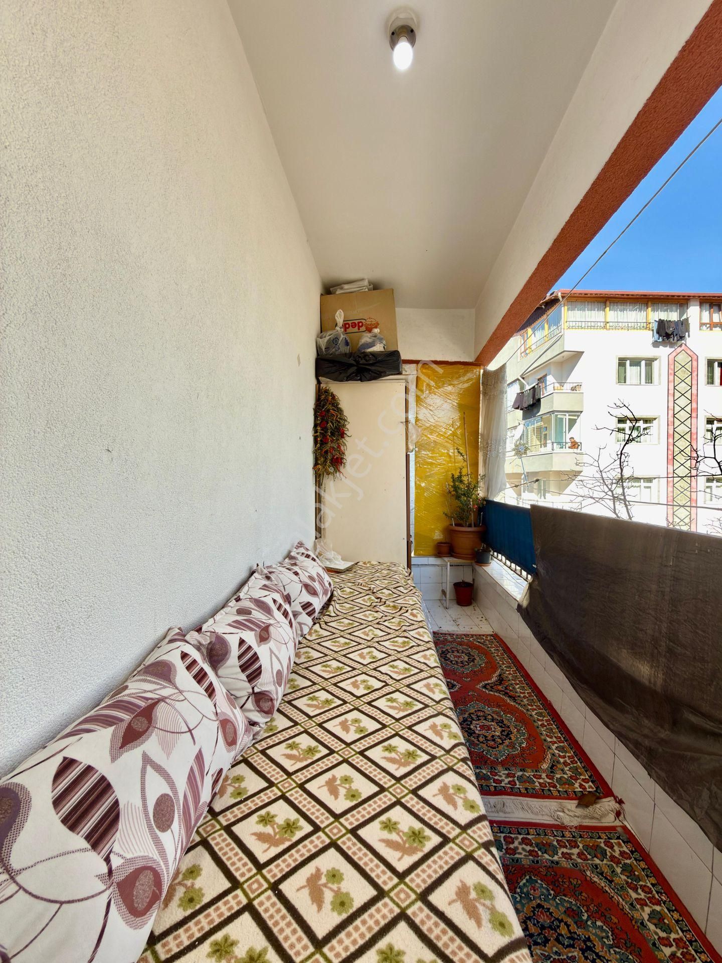 Ufuk Kılıç Emlak'tan Merkezi Konumda Ara Katda Kredi Limitsiz 4+1 - Görsel 11