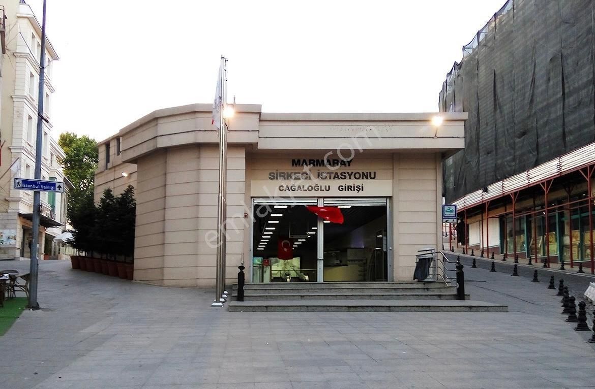 Sirkeci'de Ön Ve Arka Birlikte Satılık Dükkan - Görsel 16