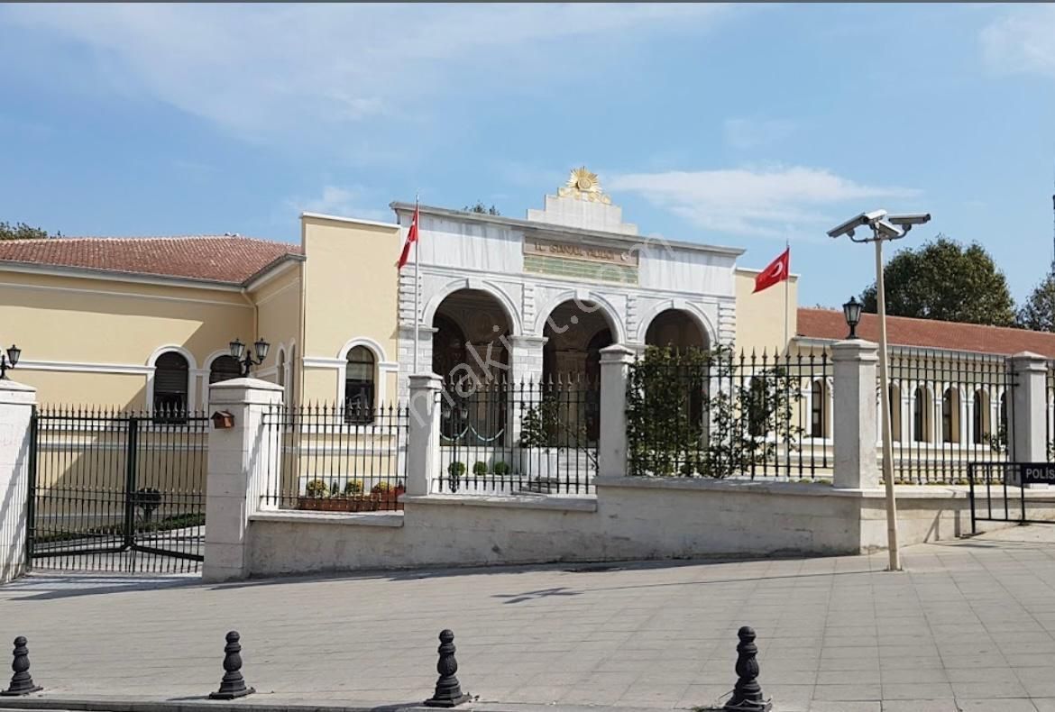 Sirkeci'de Ön Ve Arka Birlikte Satılık Dükkan - Görsel 2