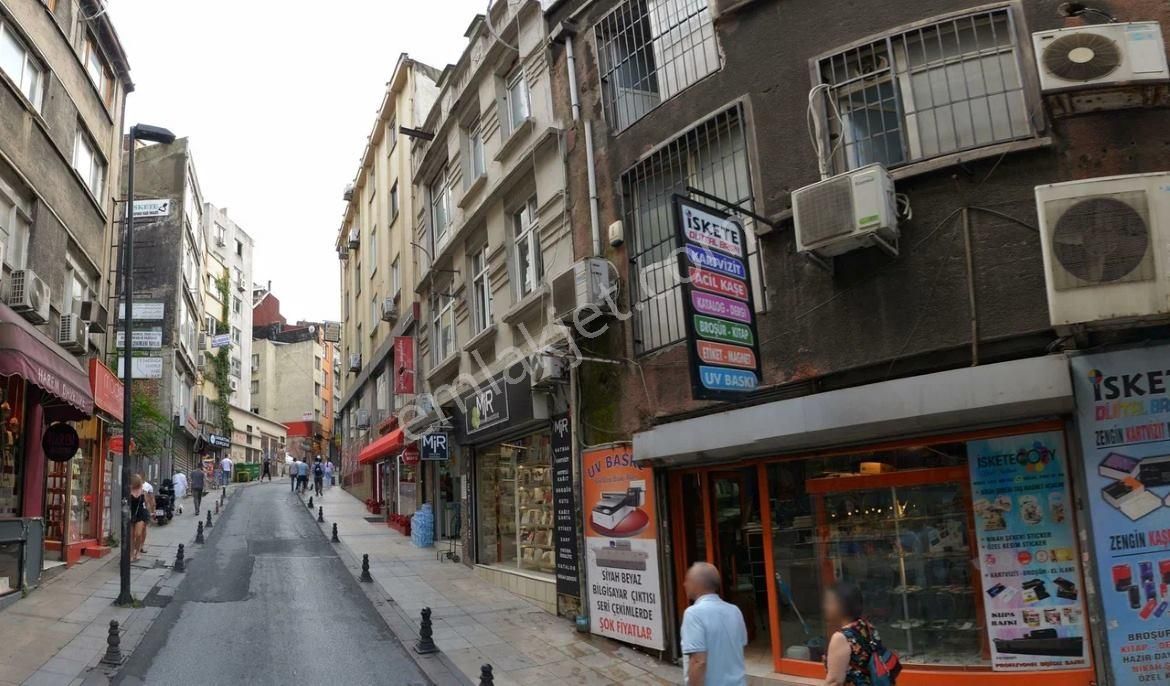 Sirkeci'de Ön Ve Arka Birlikte Satılık Dükkan - Görsel 13