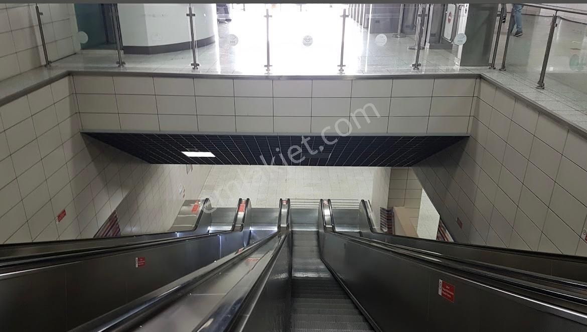 Sirkeci'de Ön Ve Arka Birlikte Satılık Dükkan - Görsel 14