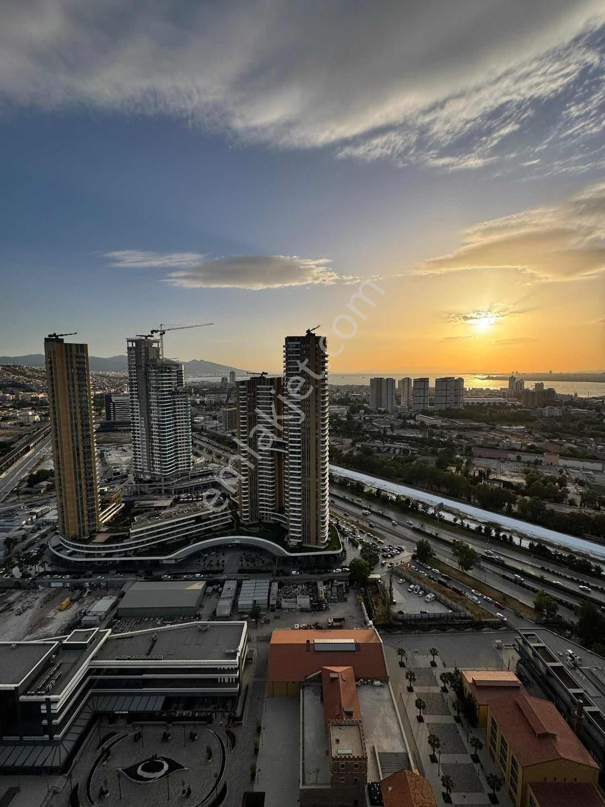 Mahall Bomonti Satılık Ön Cephe Geniş 2+1 Daire