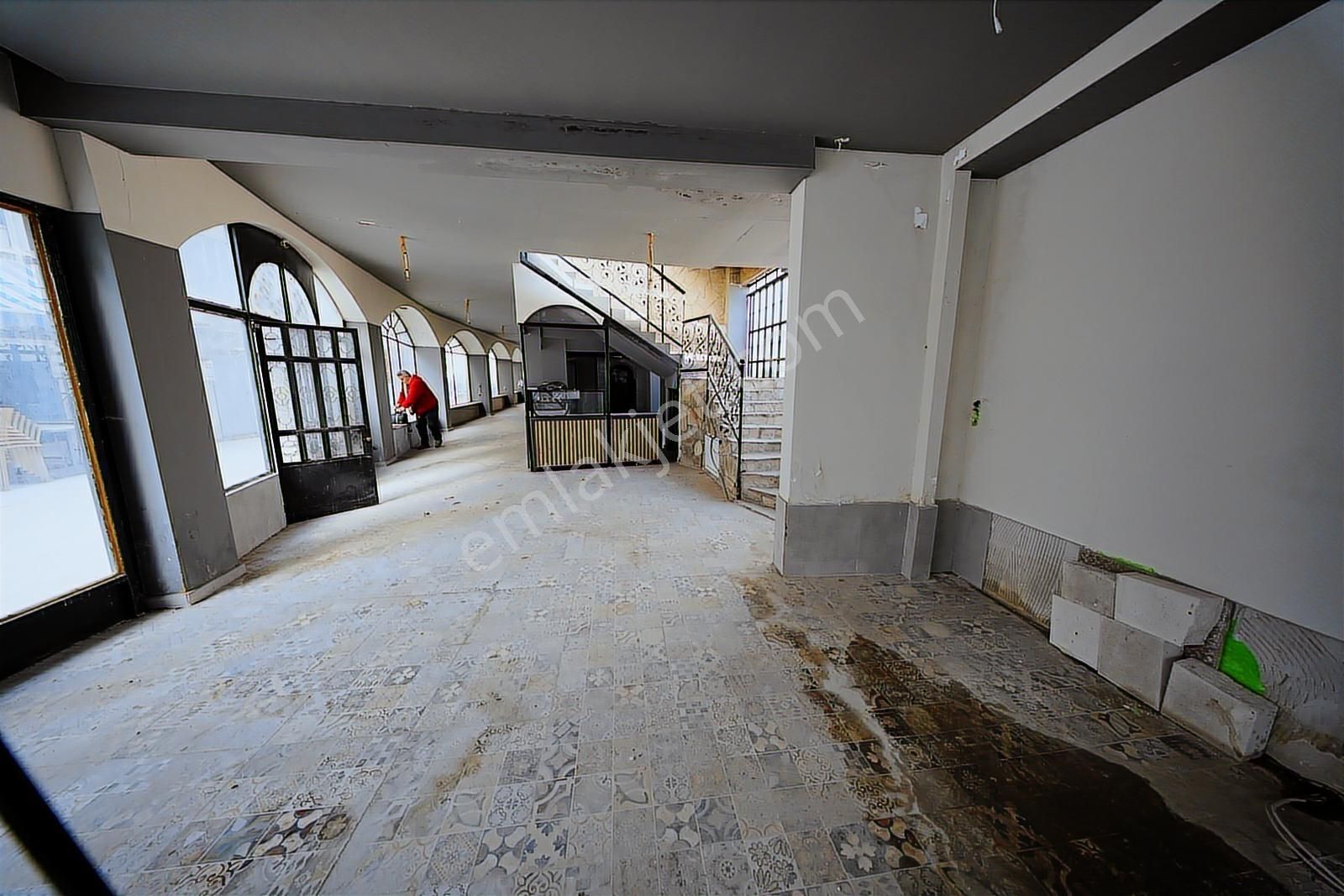 Antalya' Nın Merkezi Cumhuriyet Meydanında Kiralık 450 M2 Mağaza - Görsel 11