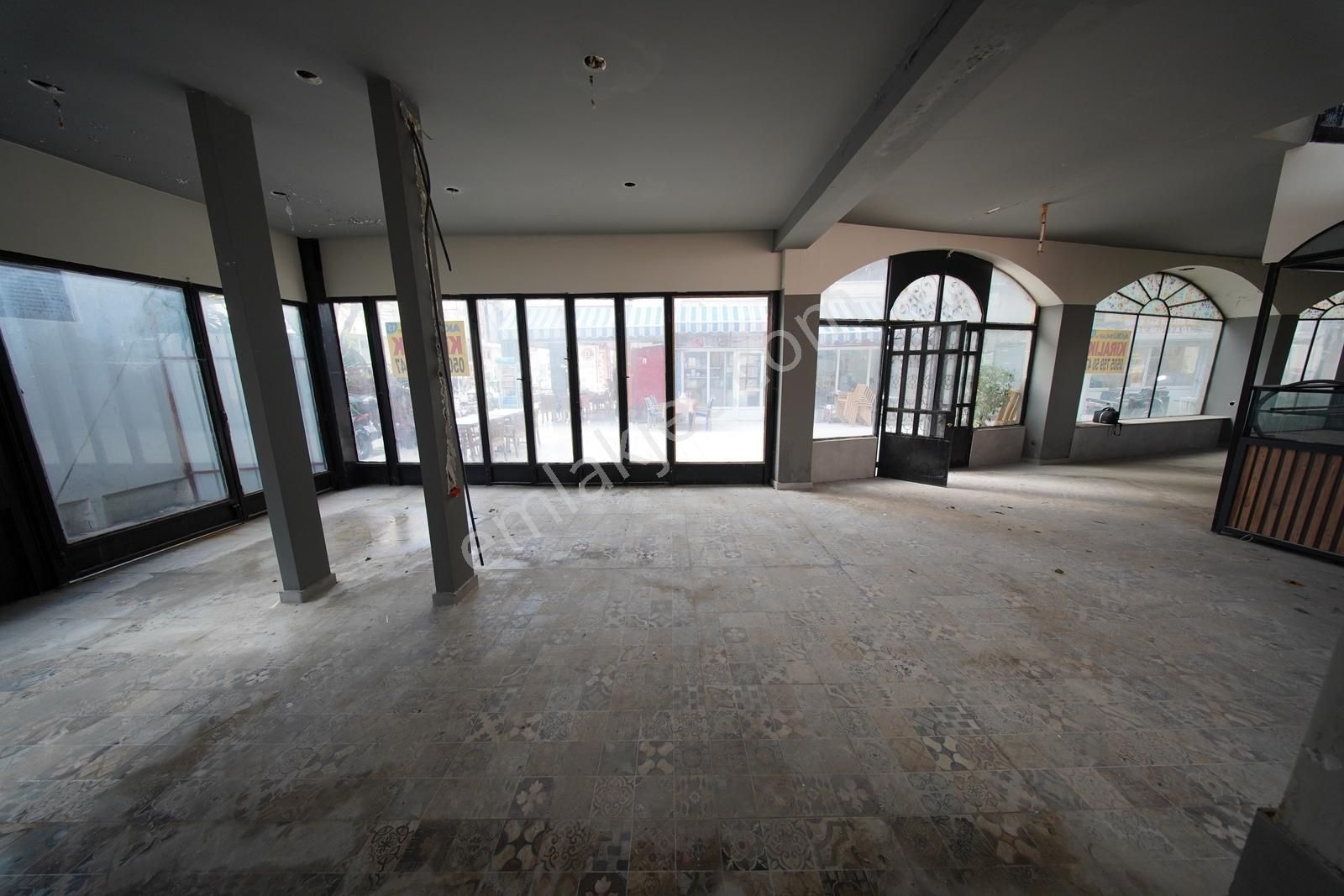 Antalya' Nın Merkezi Cumhuriyet Meydanında Kiralık 450 M2 Mağaza - Görsel 12