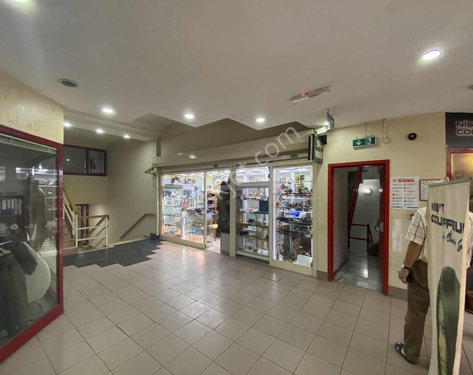 Nişantaşı Mim Plaza'da Geniş Cepheli Satılık Fırsat Dükkan - Görsel 4