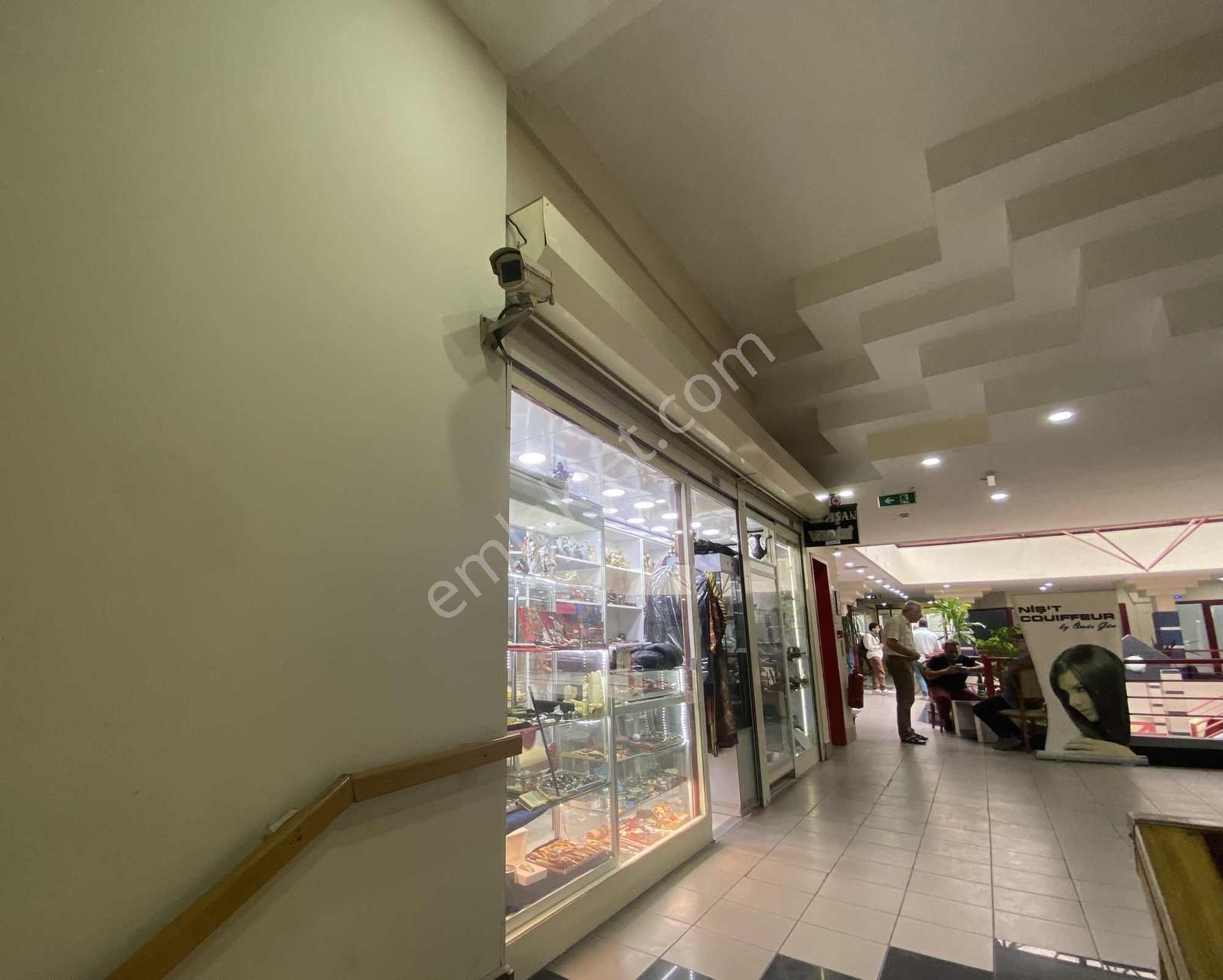 Nişantaşı Mim Plaza'da Geniş Cepheli Satılık Fırsat Dükkan - Görsel 17