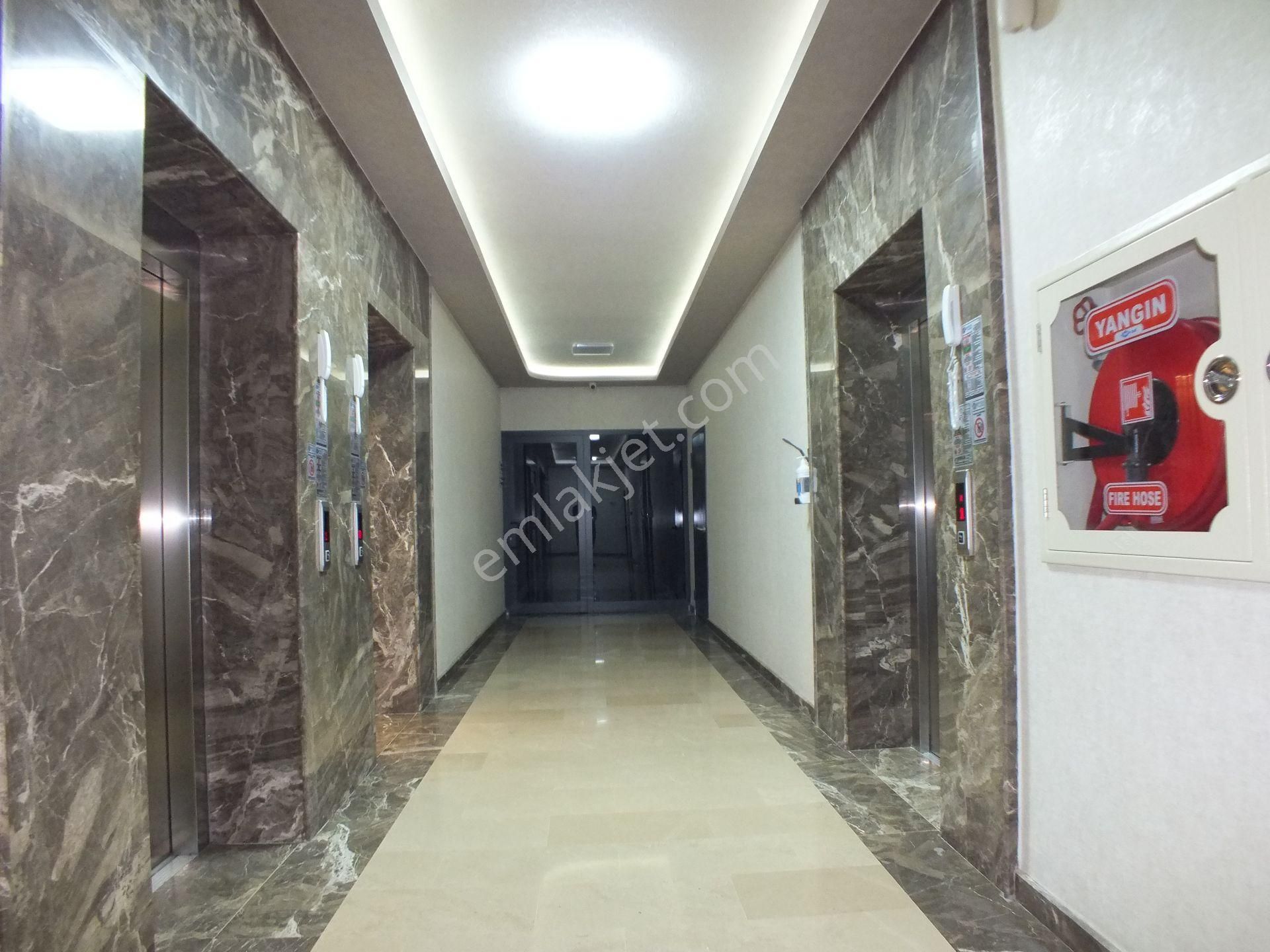 Ufuk Kılıç Emlak'tan Tam Donanımlı Lüx Sitede K.otoparklı 4+1 Daire - Görsel 31