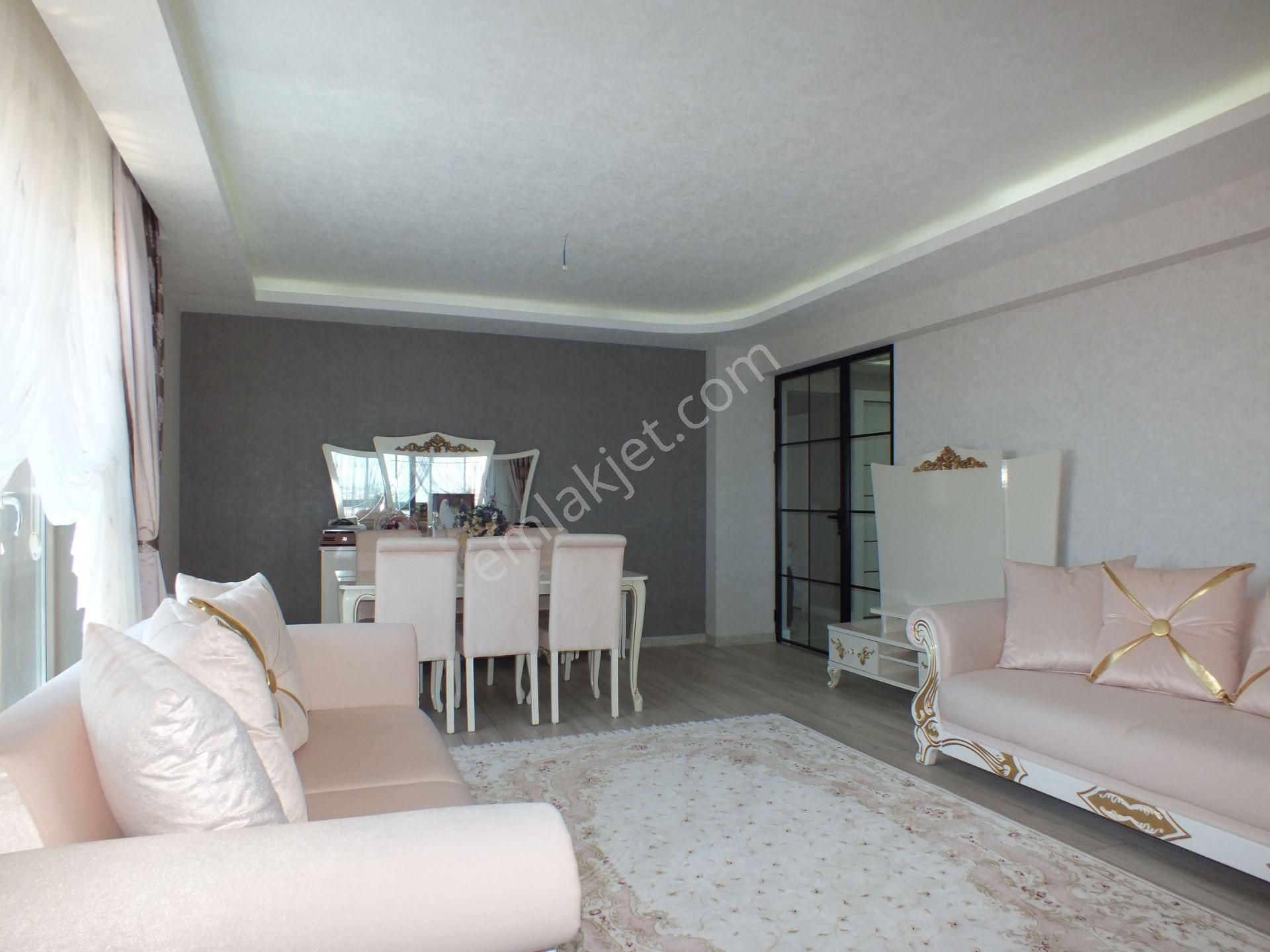 Ufuk Kılıç Emlak'tan Tam Donanımlı Lüx Sitede K.otoparklı 4+1 Daire - Görsel 13