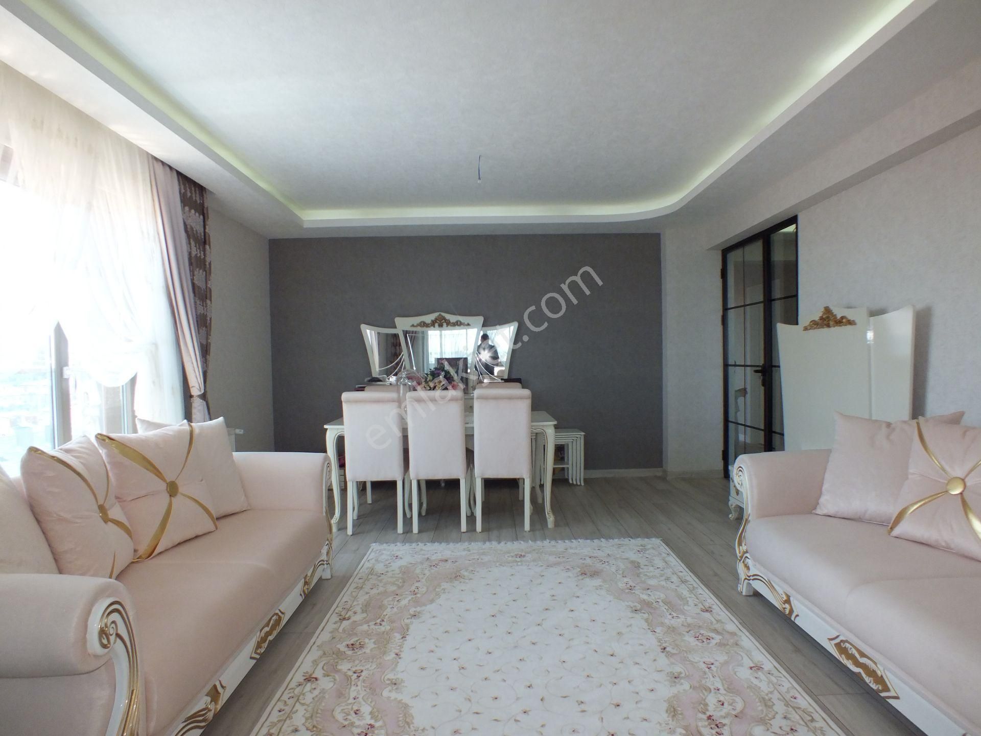 Ufuk Kılıç Emlak'tan Tam Donanımlı Lüx Sitede K.otoparklı 4+1 Daire - Görsel 9