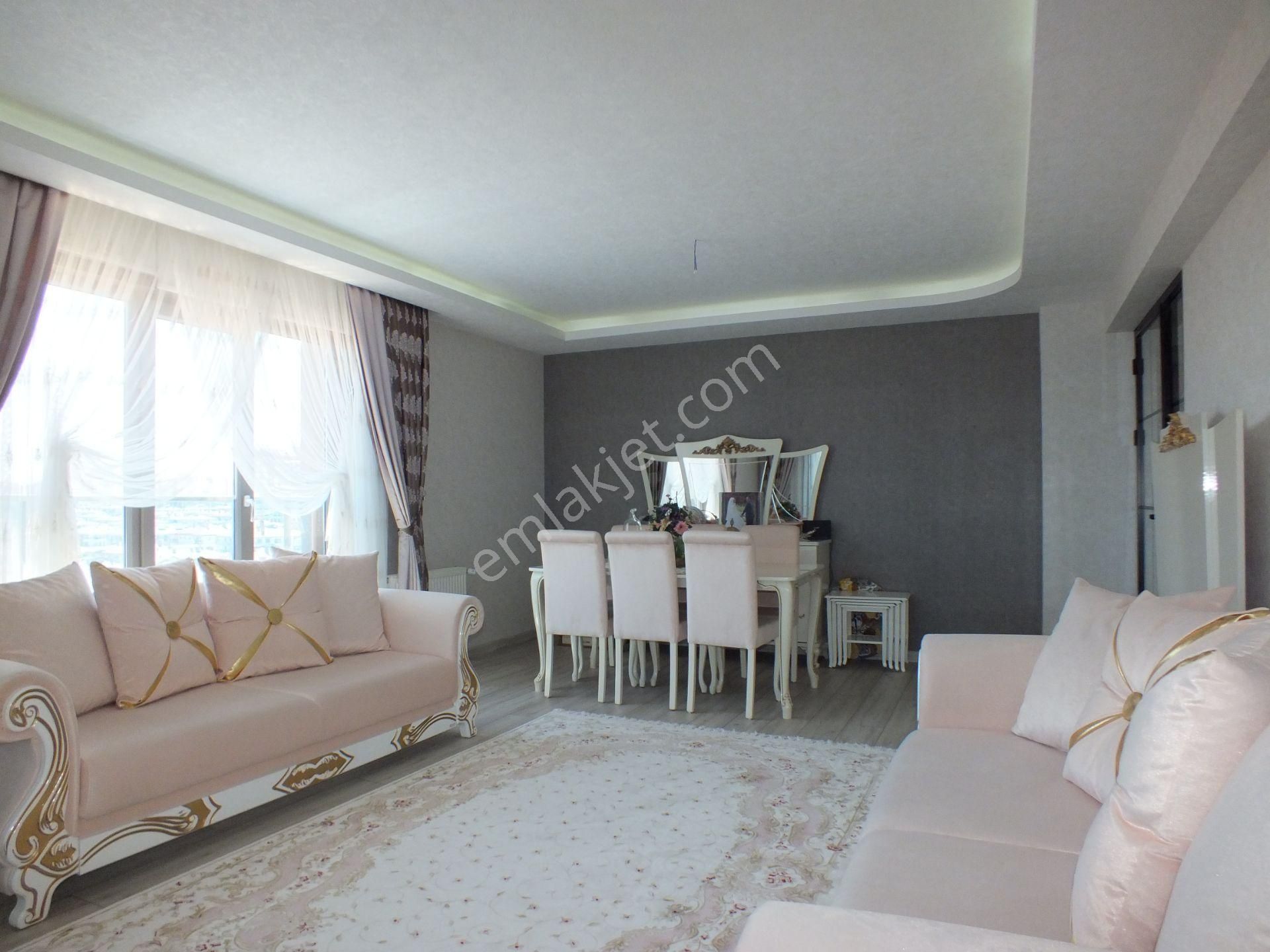 Ufuk Kılıç Emlak'tan Tam Donanımlı Lüx Sitede K.otoparklı 4+1 Daire - Görsel 11