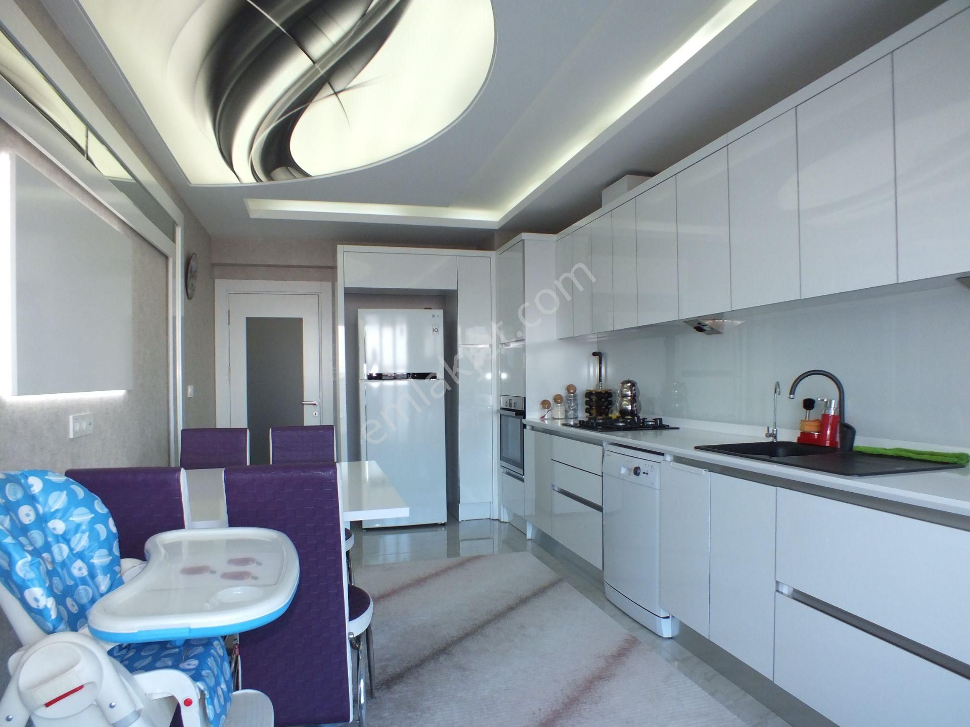 Ufuk Kılıç Emlak'tan Tam Donanımlı Lüx Sitede K.otoparklı 4+1 Daire - Görsel 4