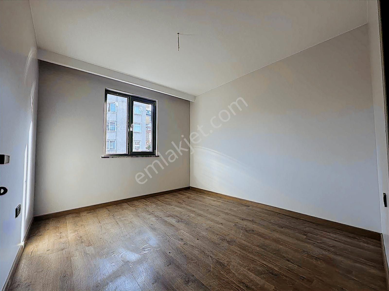 Çengelköyde 5 Bloklu Havuzlu Site İçerisinde 3,5+1 Lux Daire - Görsel 11