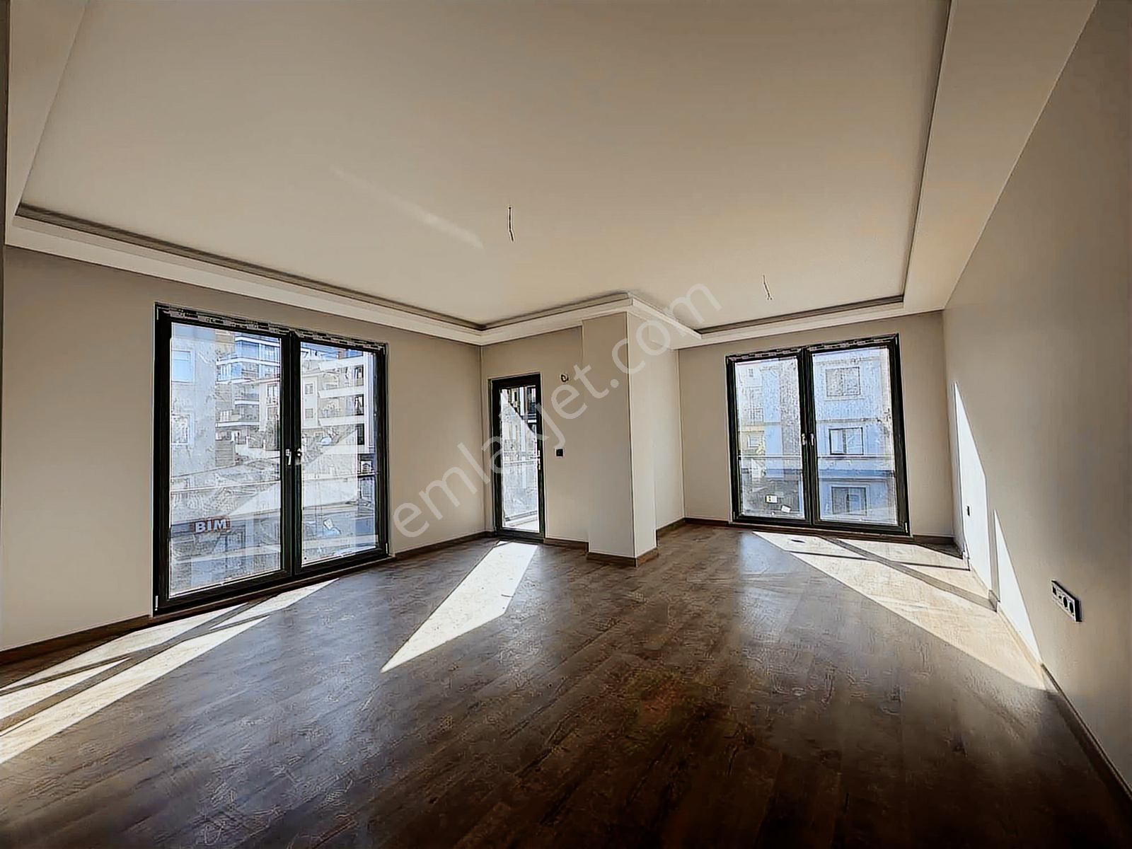 Çengelköyde 5 Bloklu Havuzlu Site İçerisinde 3,5+1 Lux Daire