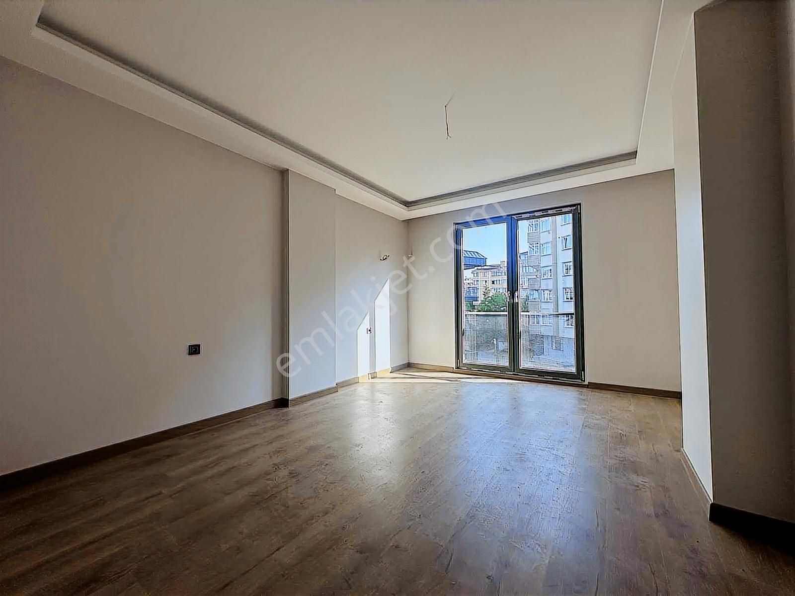 Çengelköyde 5 Bloklu Havuzlu Site İçerisinde 3,5+1 Lux Daire - Görsel 4