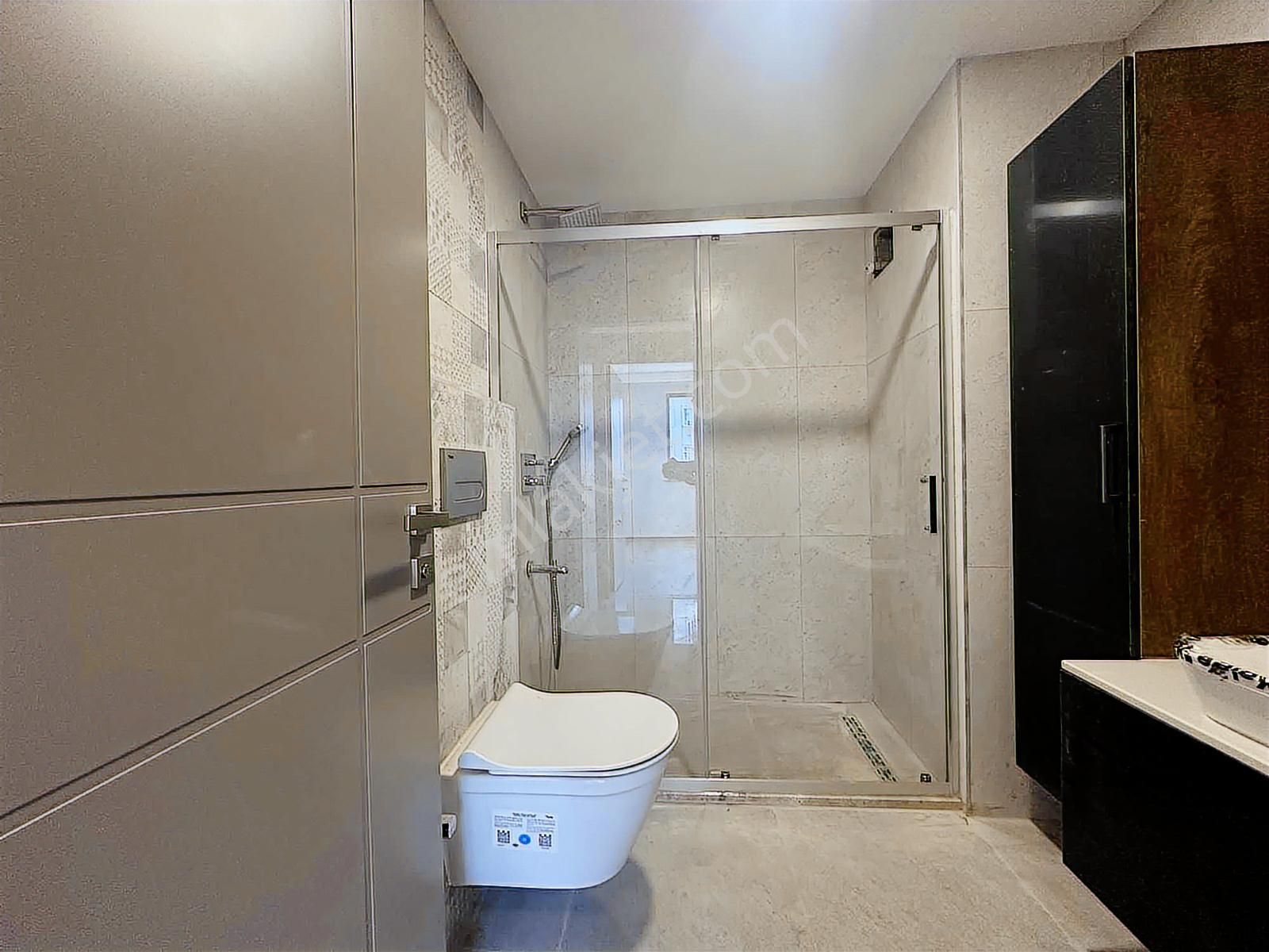 Çengelköyde 5 Bloklu Havuzlu Site İçerisinde 3,5+1 Lux Daire - Görsel 33