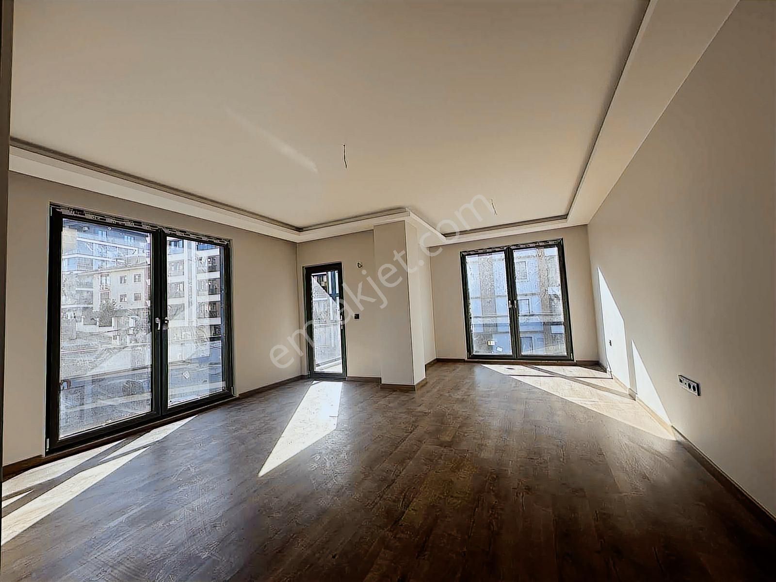 Çengelköyde 5 Bloklu Havuzlu Site İçerisinde 3,5+1 Lux Daire - Görsel 6