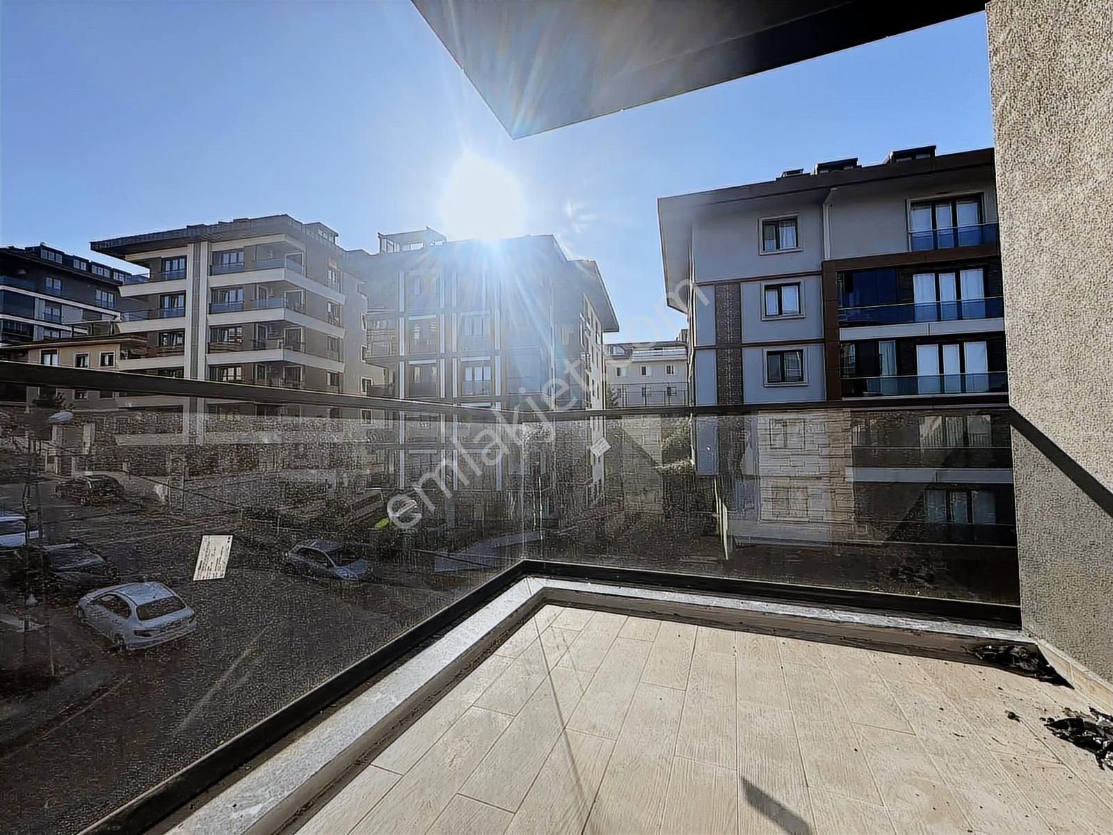 Çengelköyde 5 Bloklu Havuzlu Site İçerisinde 3,5+1 Lux Daire - Görsel 16