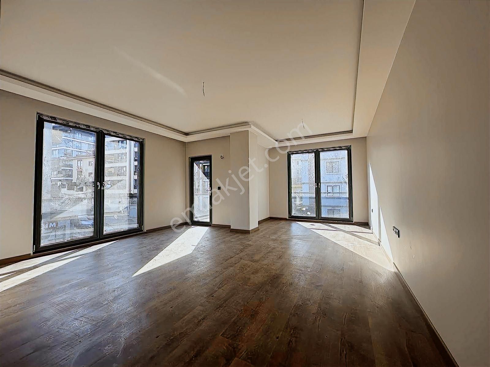 Çengelköyde 5 Bloklu Havuzlu Site İçerisinde 3,5+1 Lux Daire - Görsel 12