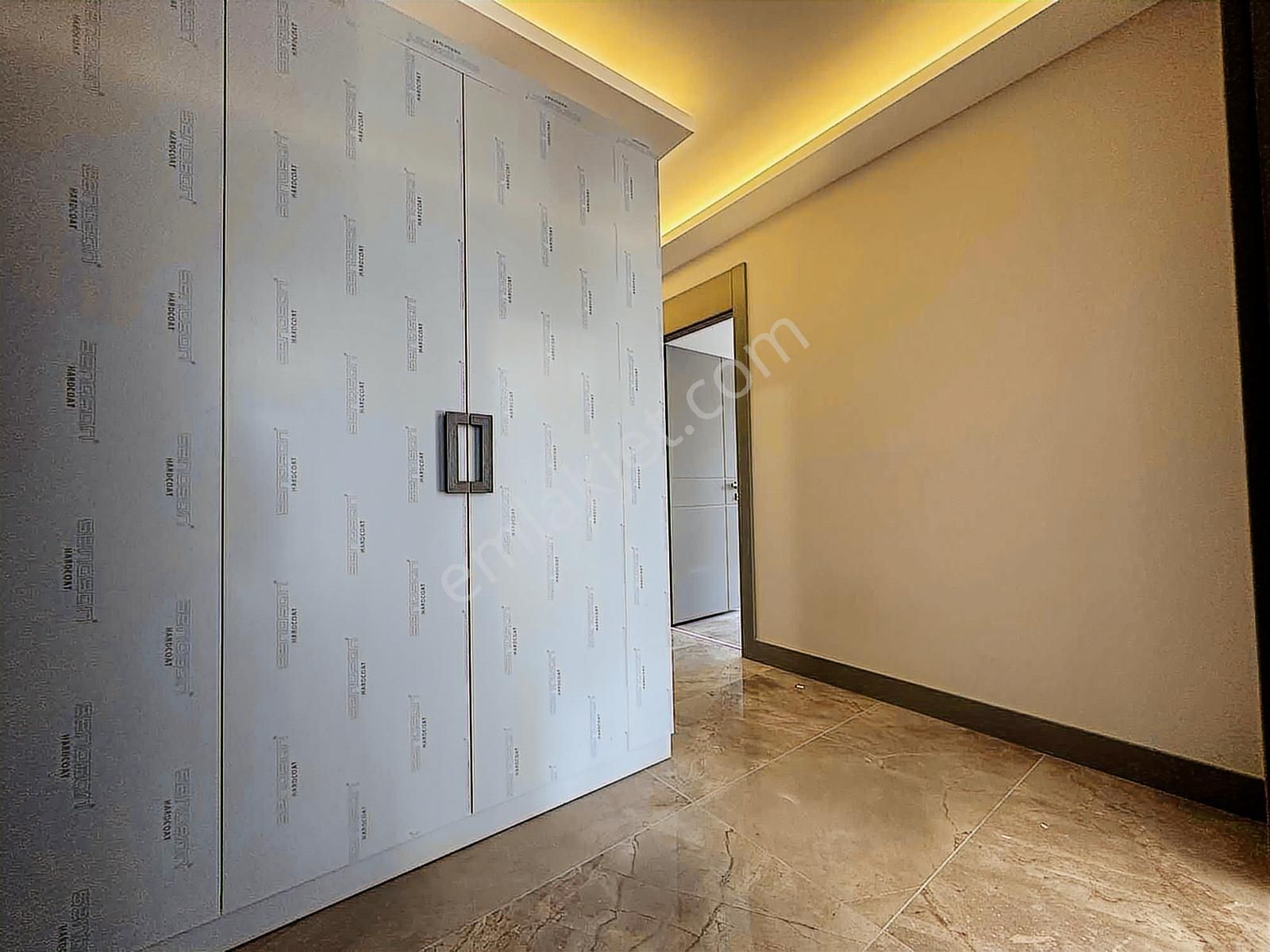 Çengelköyde 5 Bloklu Havuzlu Site İçerisinde 3,5+1 Lux Daire - Görsel 21