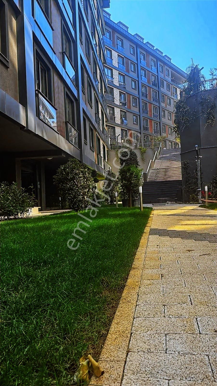 Çengelköyde 5 Bloklu Havuzlu Site İçerisinde 3,5+1 Lux Daire - Görsel 3
