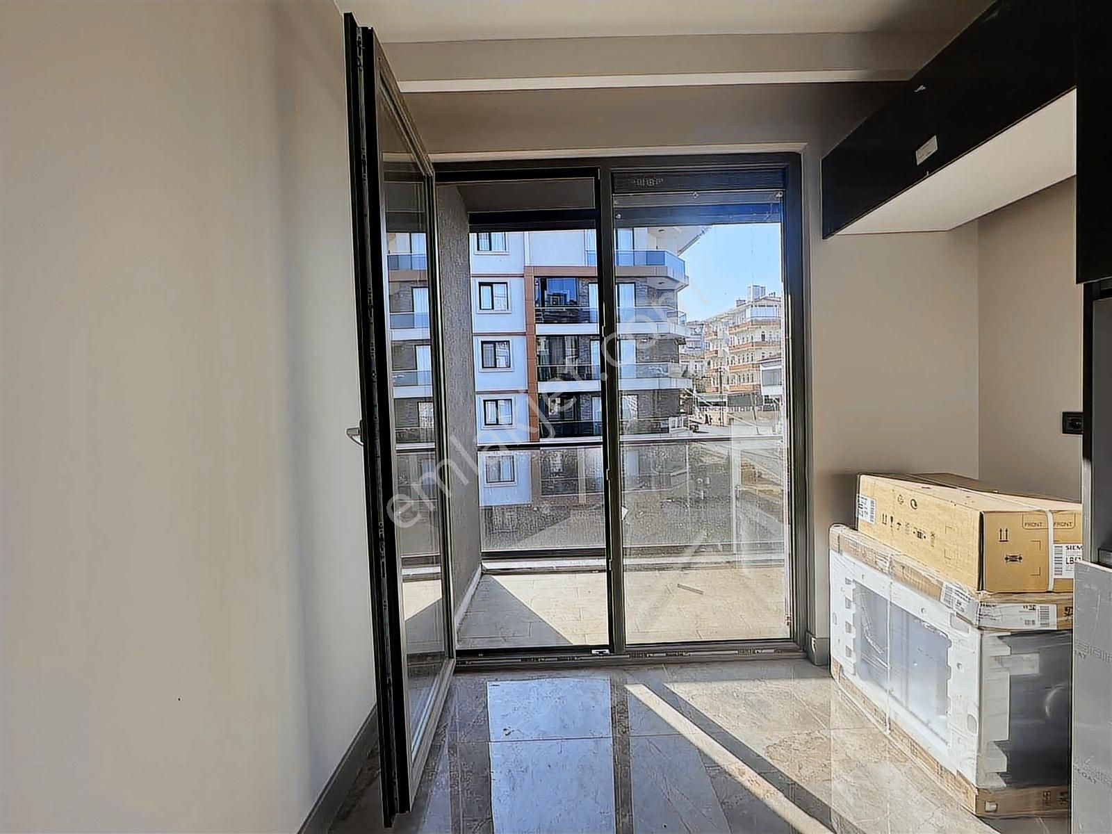 Çengelköyde 5 Bloklu Havuzlu Site İçerisinde 3,5+1 Lux Daire - Görsel 24