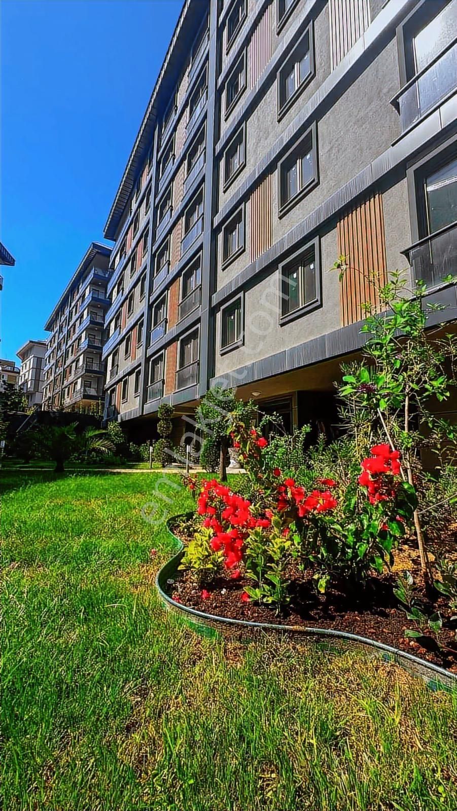 Çengelköyde 5 Bloklu Havuzlu Site İçerisinde 3,5+1 Lux Daire - Görsel 10