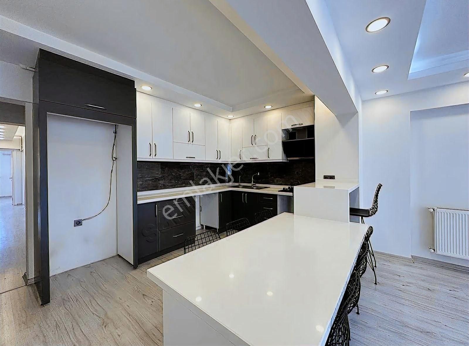 Çaybaşı Caddesi Üzeri 150 M² 3+1 Satılık Daire Krediye Uygun