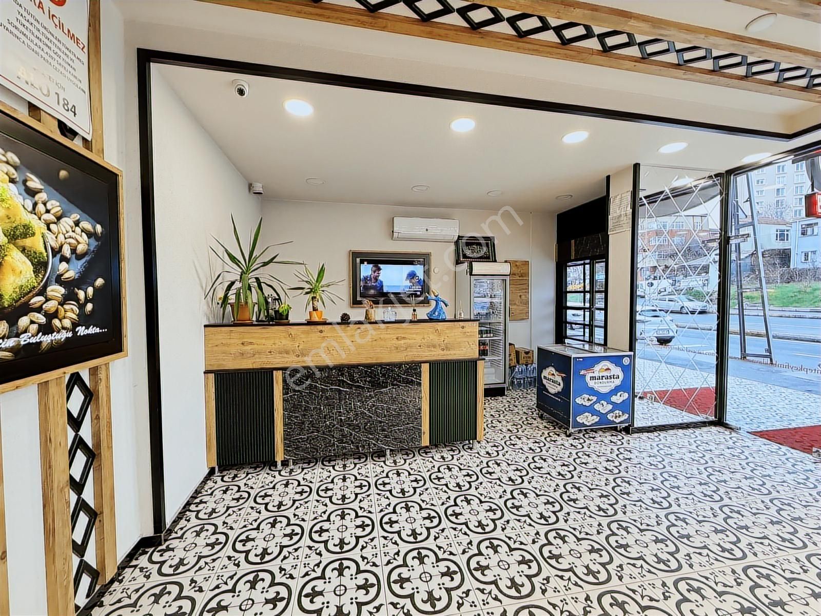 Halkalı Meydan'da Devren Kiralık Yüksek Getirili Tatlıcı Dükkanı - Görsel 2
