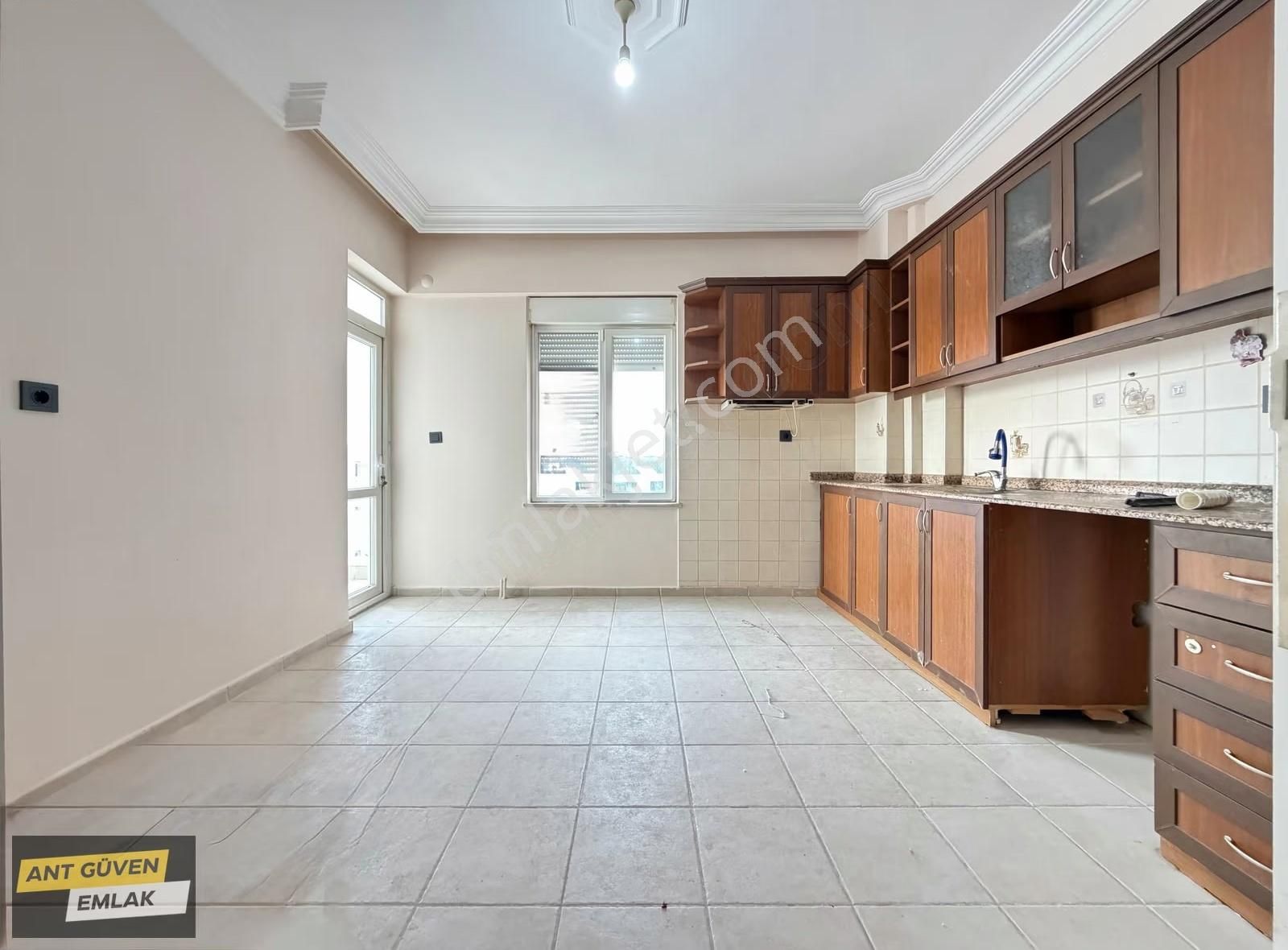 Şehir Manzaralı Site İçinde 3 Balkonlu 3+1 Asansörlü Geniş Daire - Görsel 24