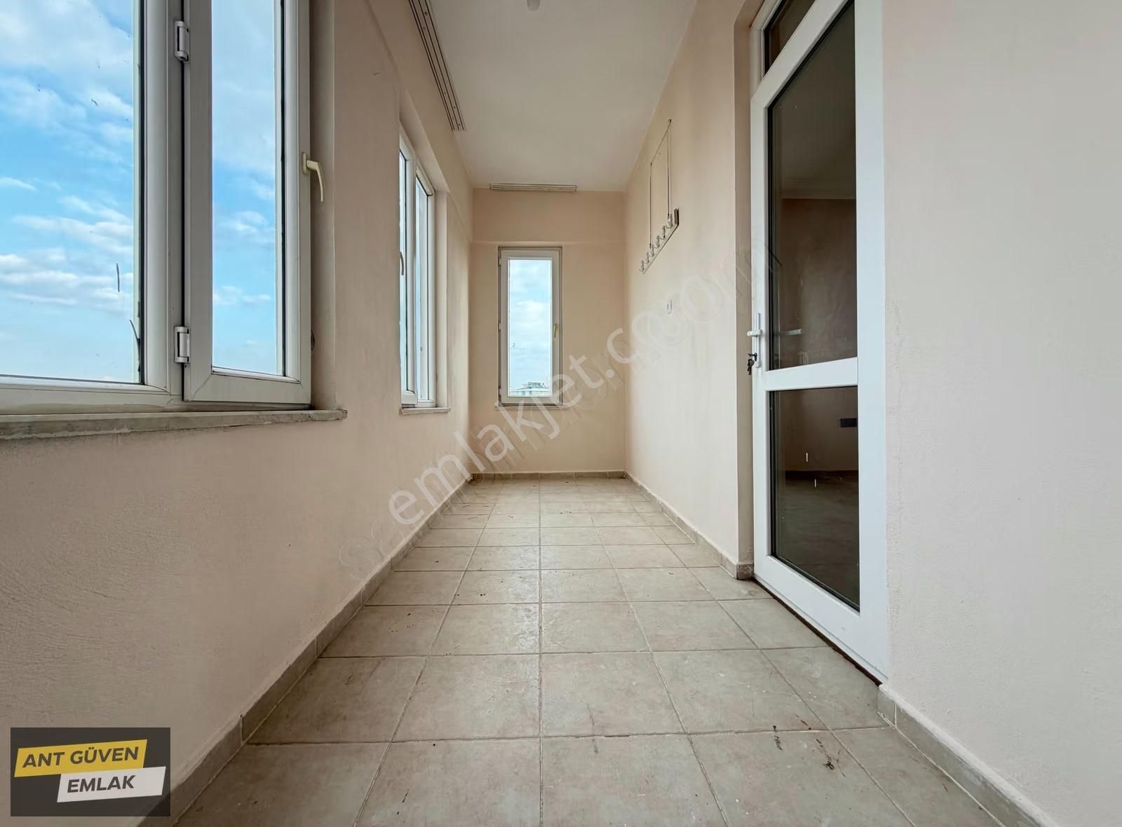 Şehir Manzaralı Site İçinde 3 Balkonlu 3+1 Asansörlü Geniş Daire - Görsel 12