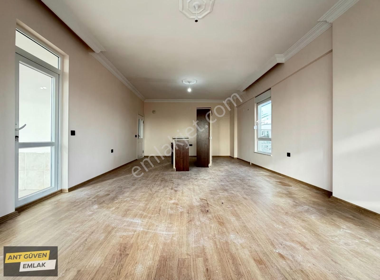 Şehir Manzaralı Site İçinde 3 Balkonlu 3+1 Asansörlü Geniş Daire - Görsel 9