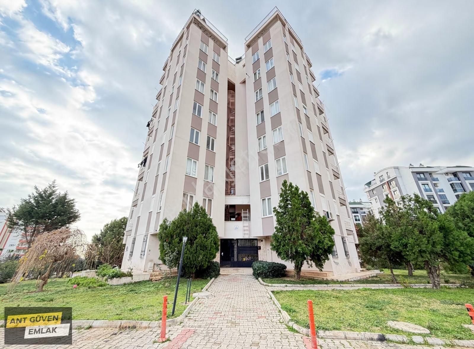 Şehir Manzaralı Site İçinde 3 Balkonlu 3+1 Asansörlü Geniş Daire - Görsel 18