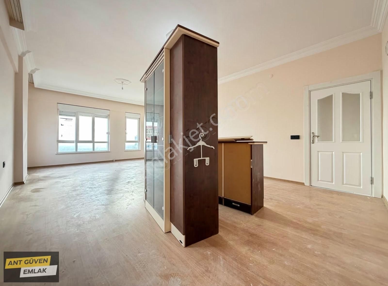 Şehir Manzaralı Site İçinde 3 Balkonlu 3+1 Asansörlü Geniş Daire - Görsel 14