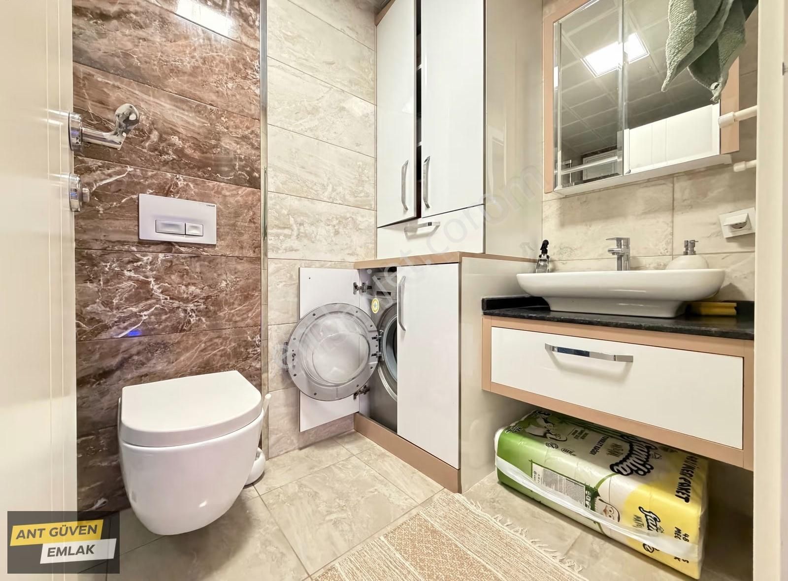 Havuzlu Köşe Binada Ebeveyn Banyolu 3+1 Asansörlü Geniş Arakat - Görsel 16