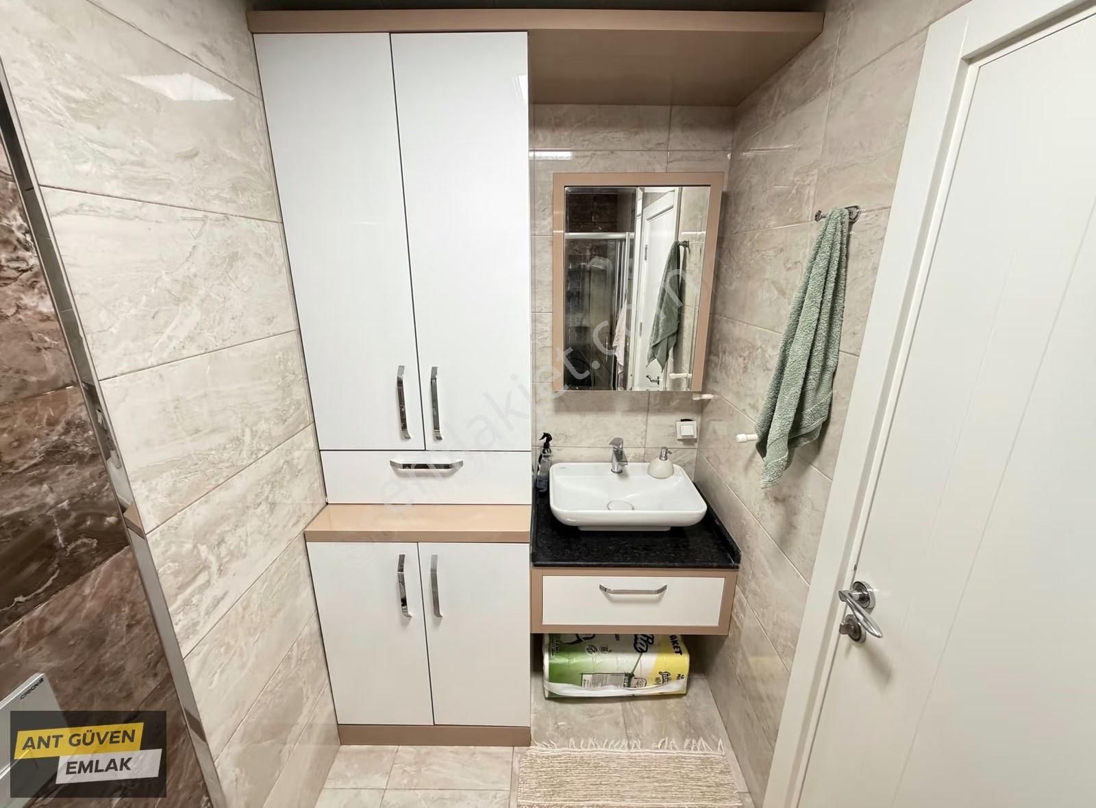 Havuzlu Köşe Binada Ebeveyn Banyolu 3+1 Asansörlü Geniş Arakat - Görsel 17