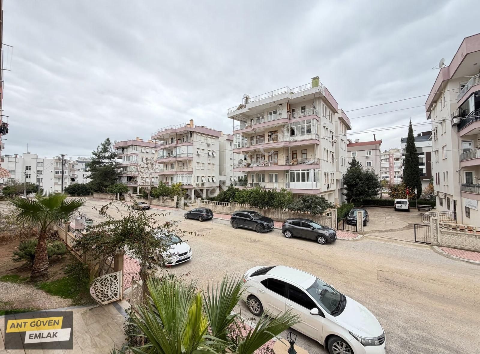 Havuzlu Köşe Binada Ebeveyn Banyolu 3+1 Asansörlü Geniş Arakat - Görsel 23