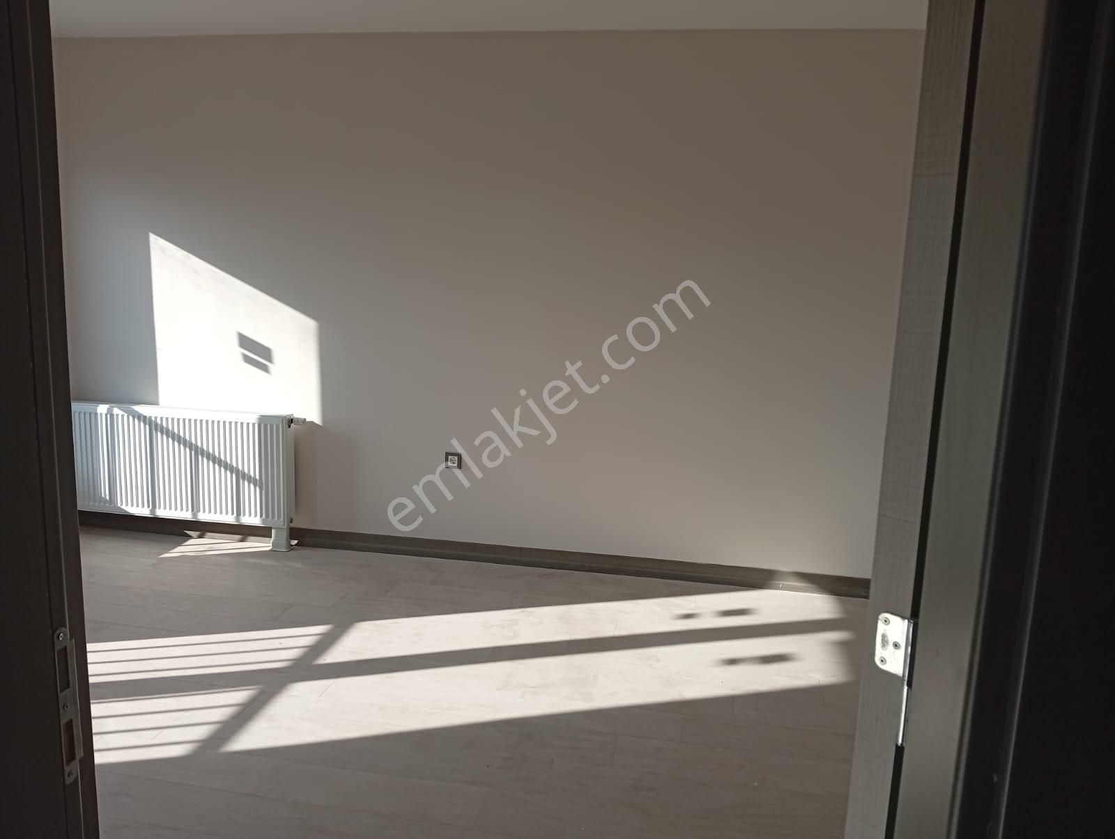 Adana Buruk Tokilerde Sıfır Kullanılmamış 2+1 Güneş Enerjili Kiralık Daire - Görsel 5