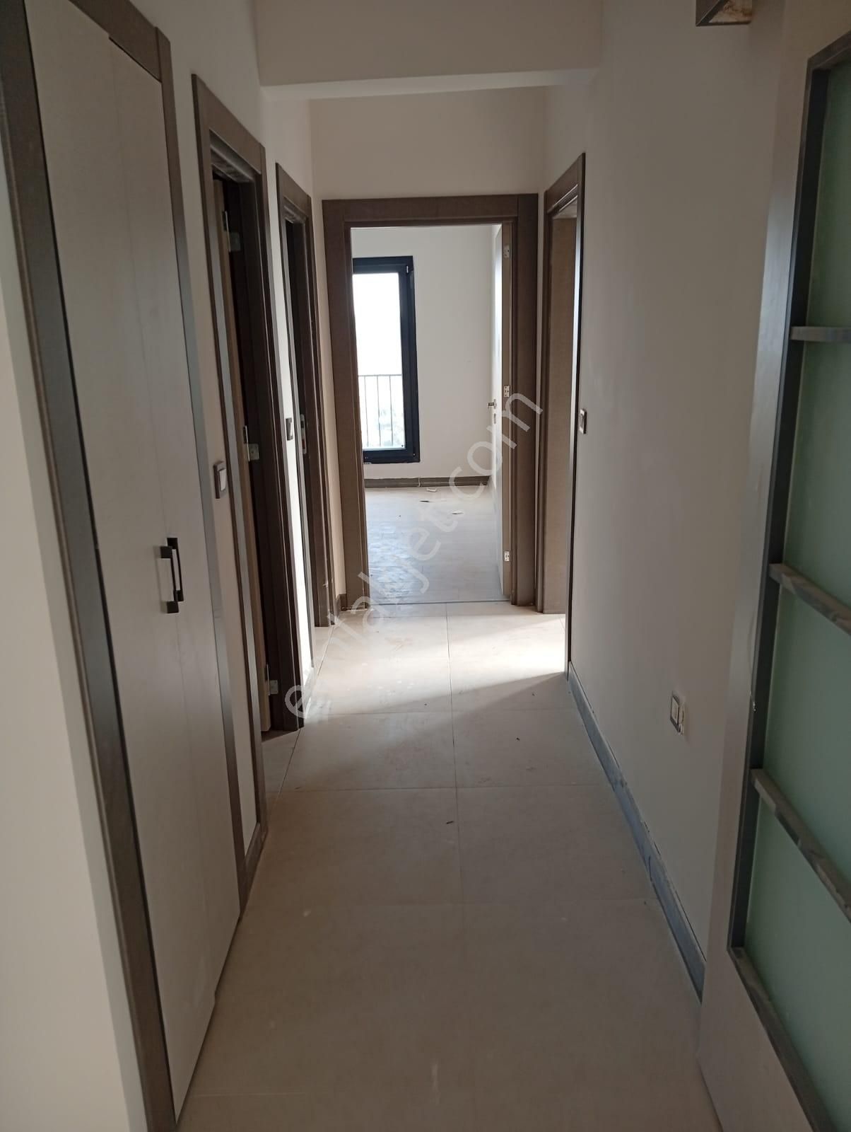 Adana Buruk Tokilerde Sıfır Kullanılmamış 2+1 Güneş Enerjili Kiralık Daire - Görsel 6