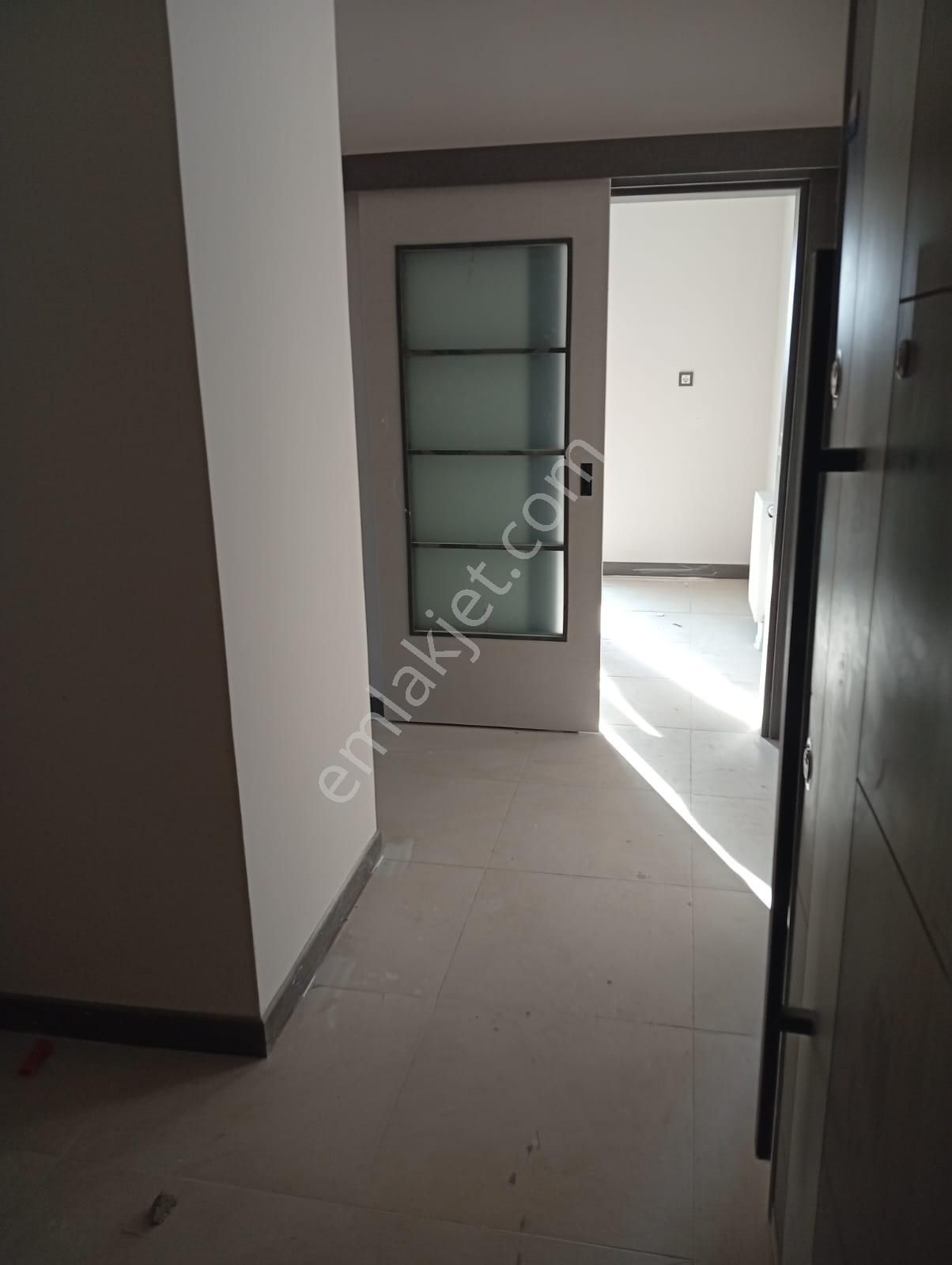 Adana Buruk Tokilerde Sıfır Kullanılmamış 2+1 Güneş Enerjili Kiralık Daire - Görsel 3