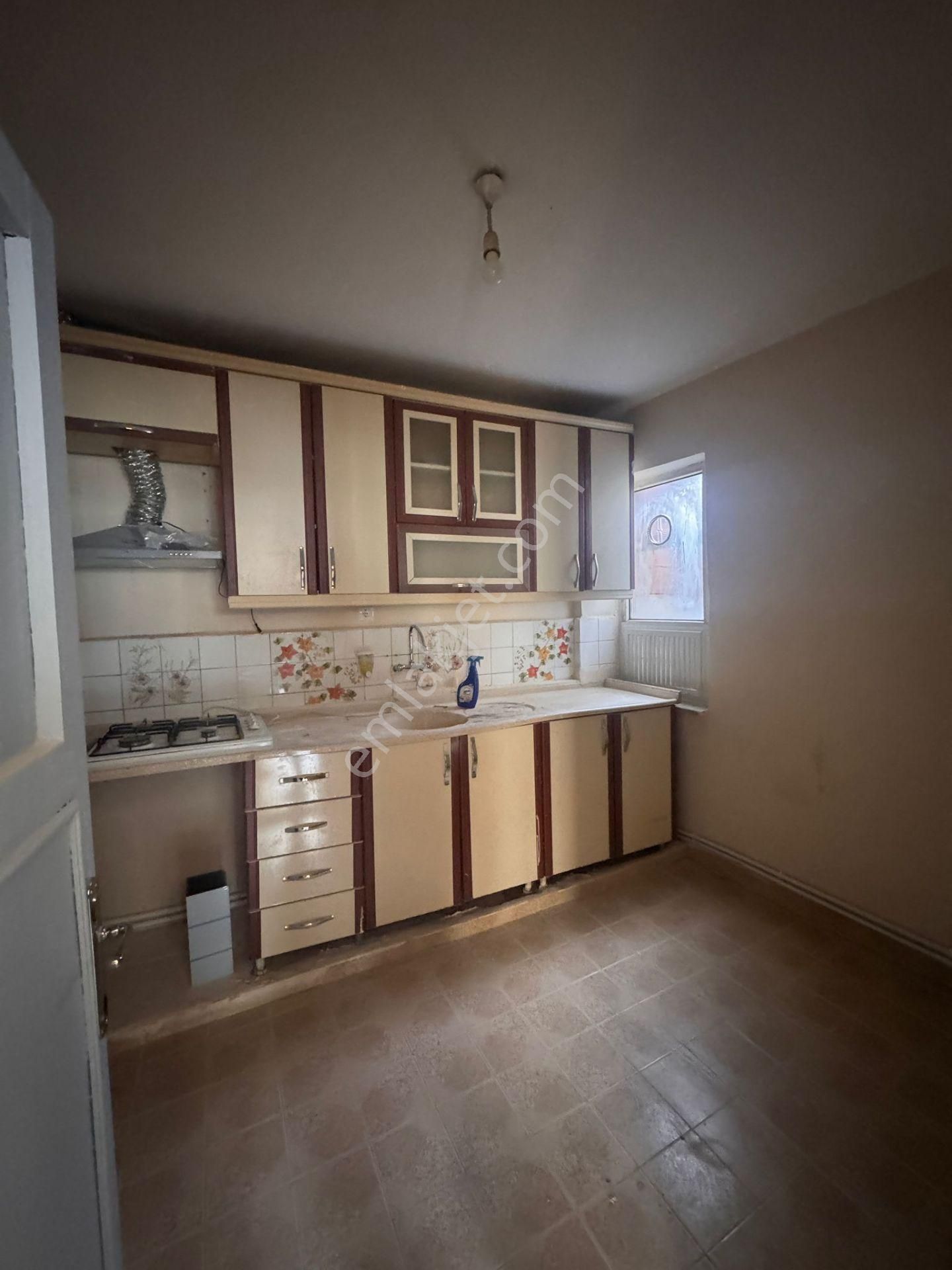 Çınarönü Mahallesinde Yenilenmiş Kiralık Daire - Görsel 4