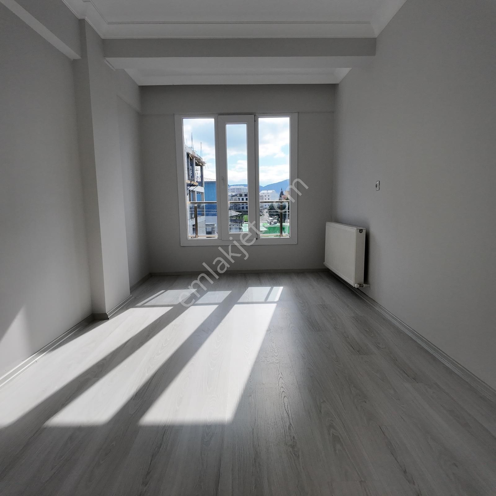 Hürriyet Cadde Üzeri 120 M2 Arakat 3+1 Asansörlü Daire - Görsel 8