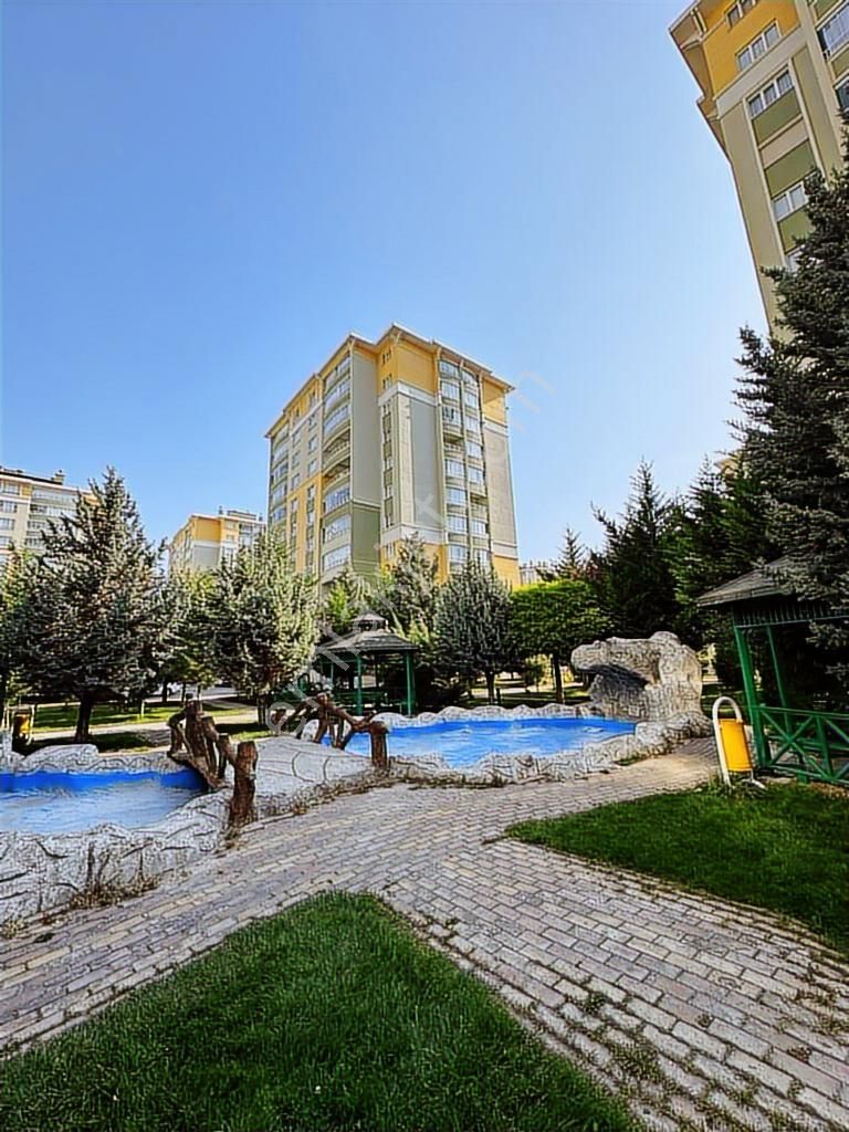 Emlakyaptan Bahçeşehir 2.etapta Satılık 4+1 Arakat Daire