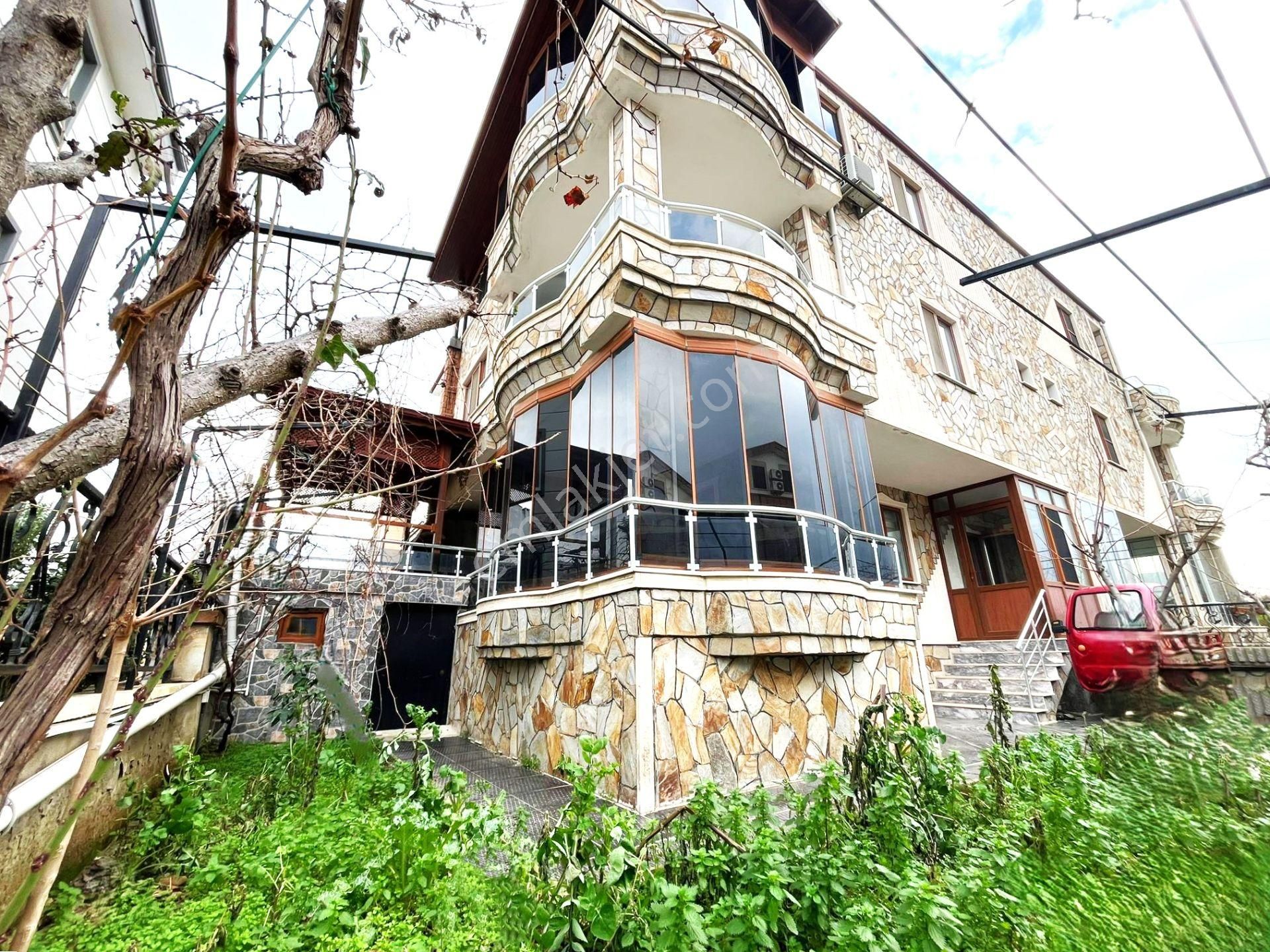 Tek Yetkili Aygül'den Akçay'da Giyinme Odalı Geniş Teraslı Ebeveyn Banyolu 4+1 Acill Satılık Villa