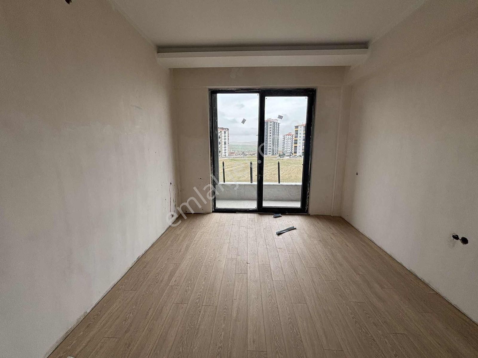 Şehitlik Site İçersinde Kapalı Otoparklı 2+1 Satılık Daire - Görsel 9