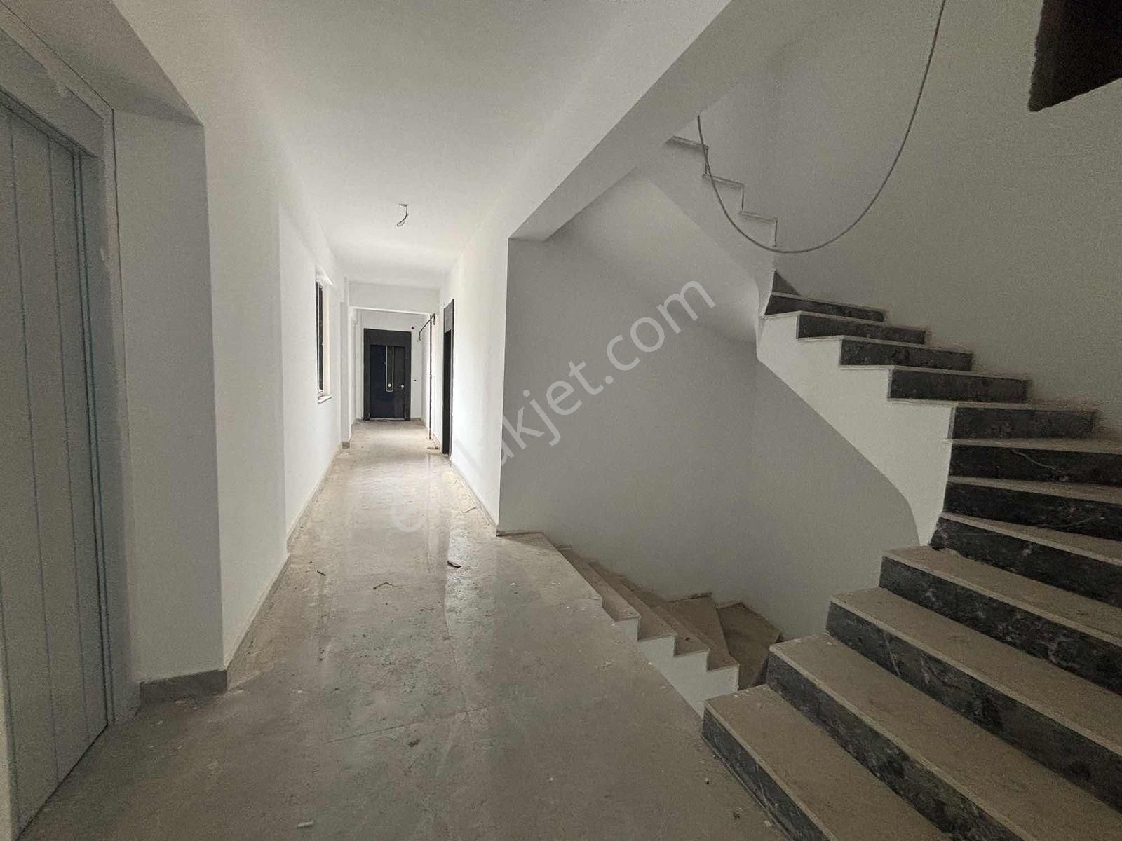 Şehitlik Site İçersinde Kapalı Otoparklı 2+1 Satılık Daire - Görsel 4