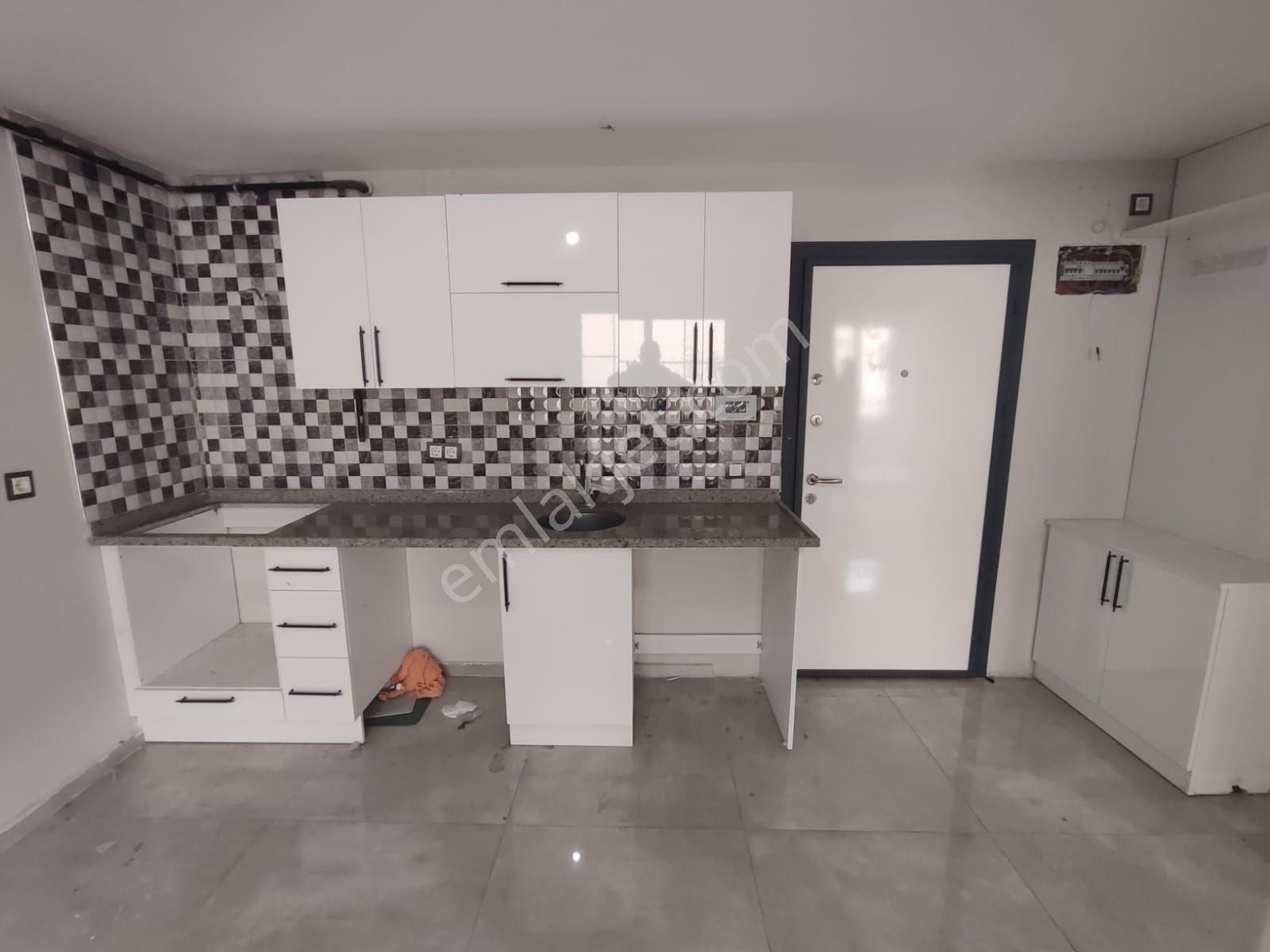 Adana Koleji Civarı Satılık Geniş Oturumlu Balkonlu 1+1